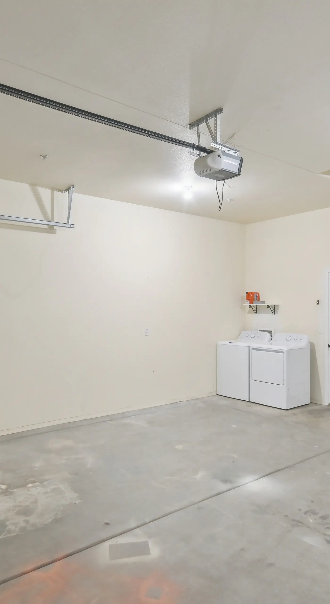 1 Mi to Lake: Airy Home w/ Patio in Lake Havasu!