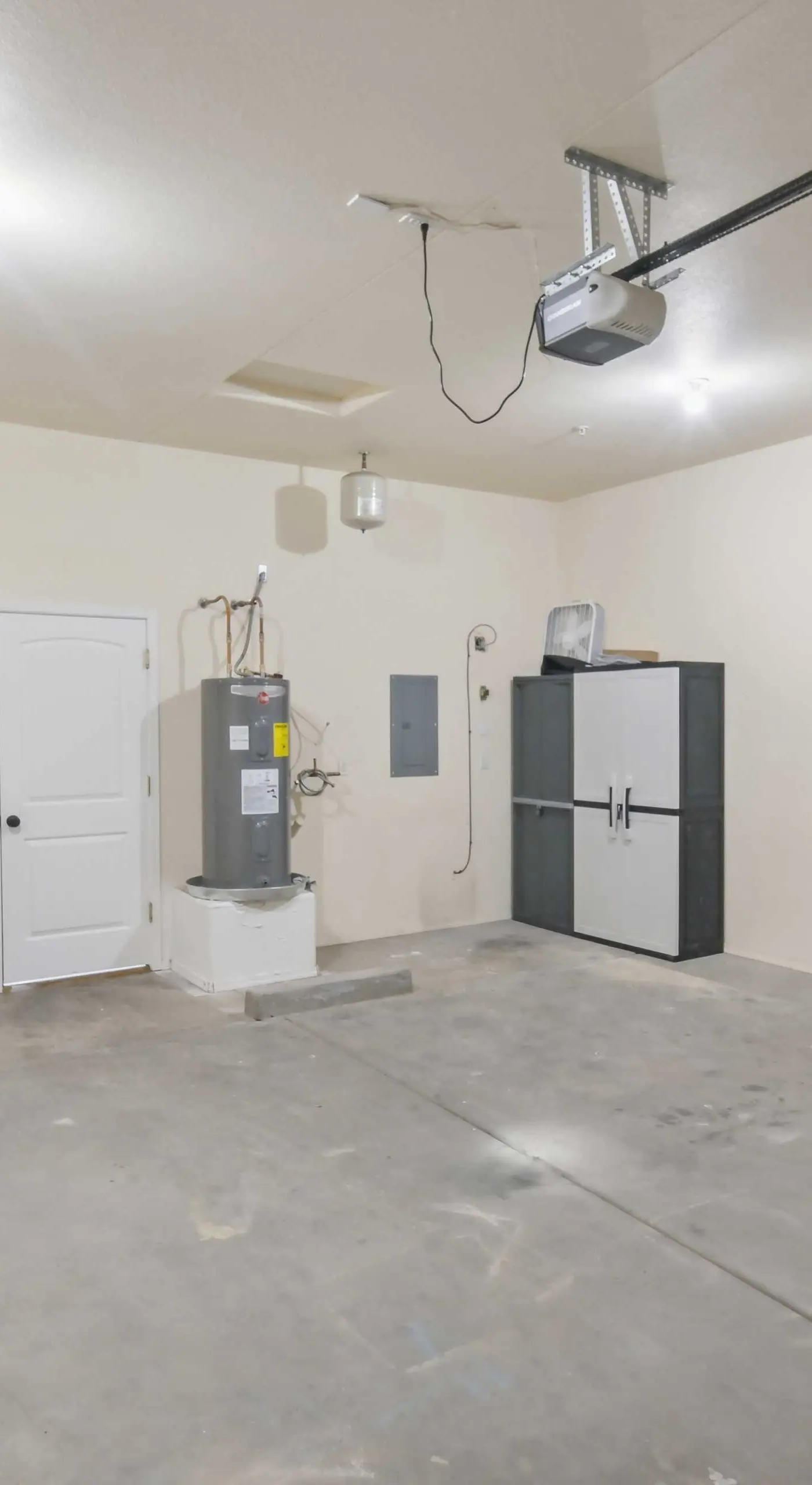 1 Mi to Lake: Airy Home w/ Patio in Lake Havasu!
