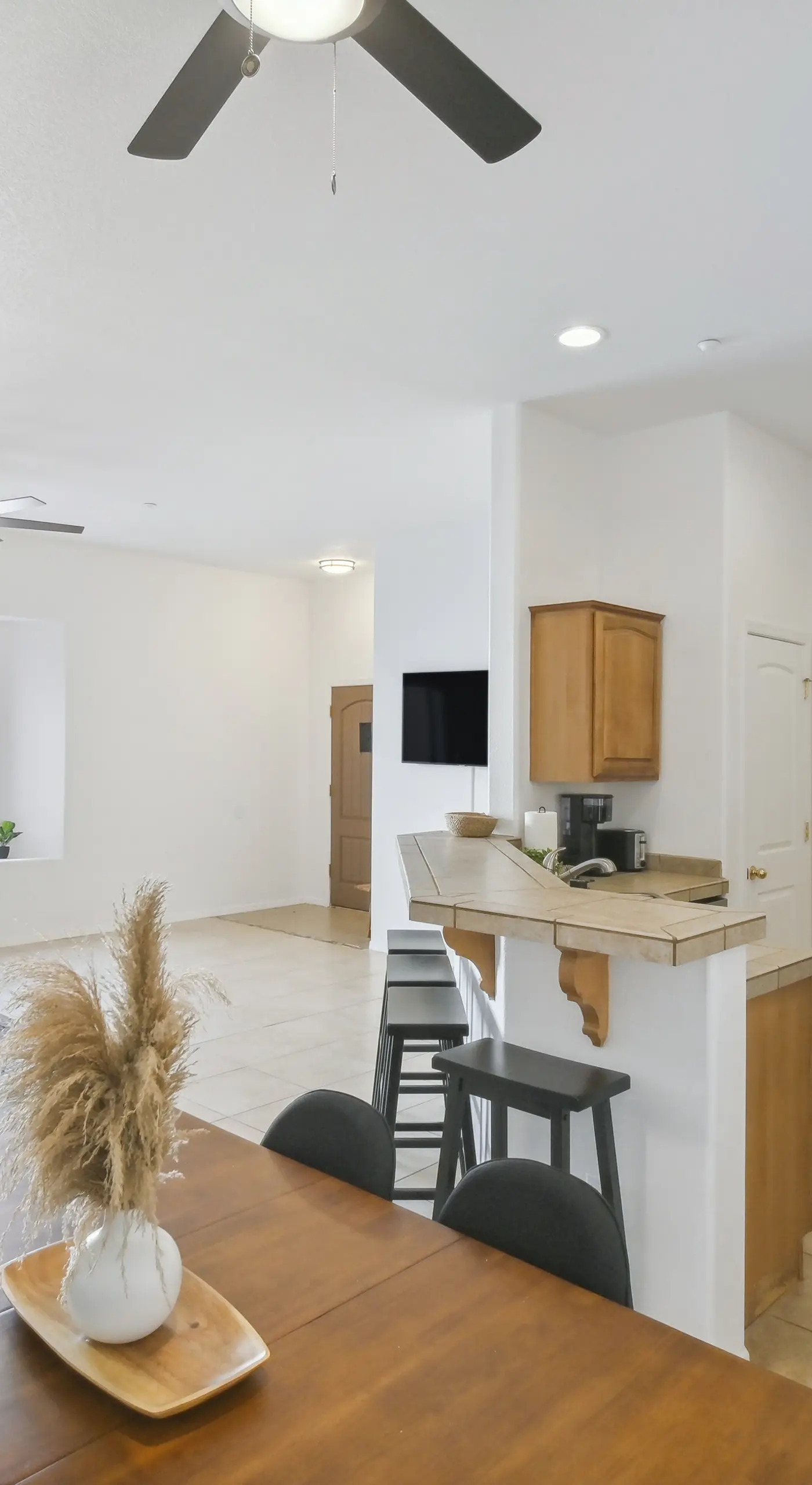 1 Mi to Lake: Airy Home w/ Patio in Lake Havasu!