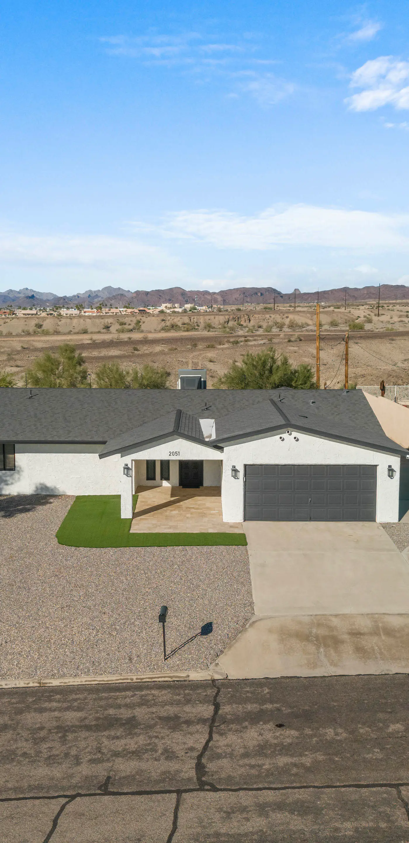 2 Mi to Lake Havasu: Group Oasis w/ Views + Games