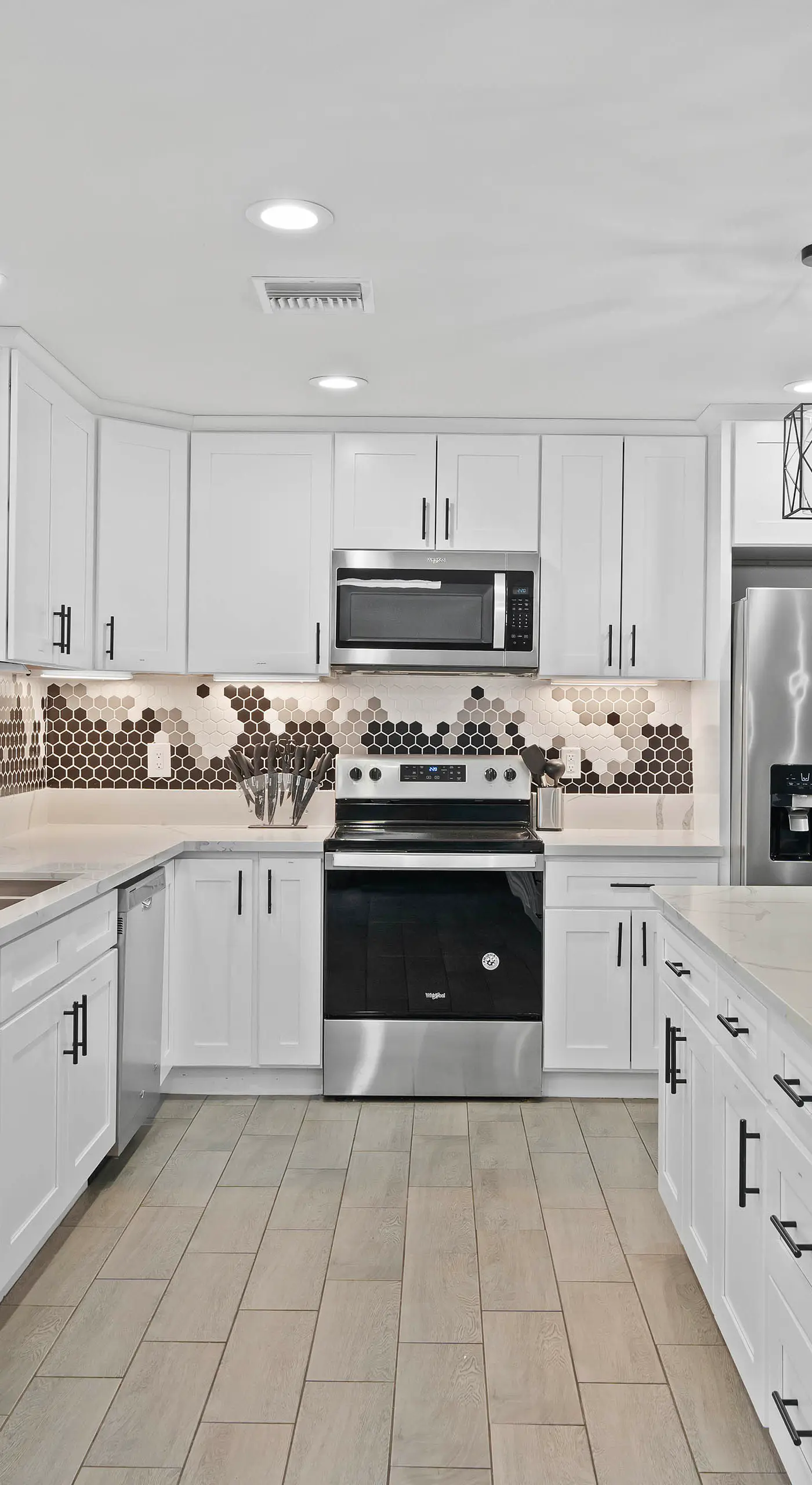2 Mi to Lake Havasu: Group Oasis w/ Views + Games