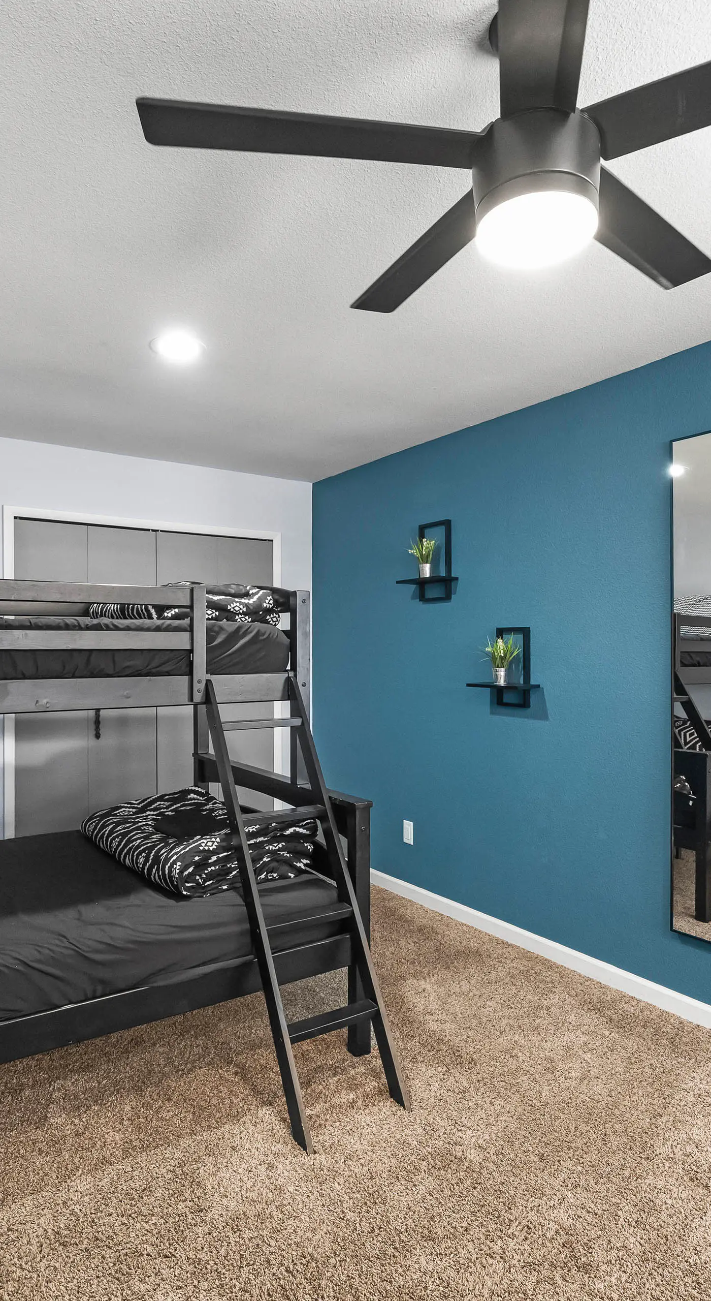2 Mi to Lake Havasu: Group Oasis w/ Views + Games