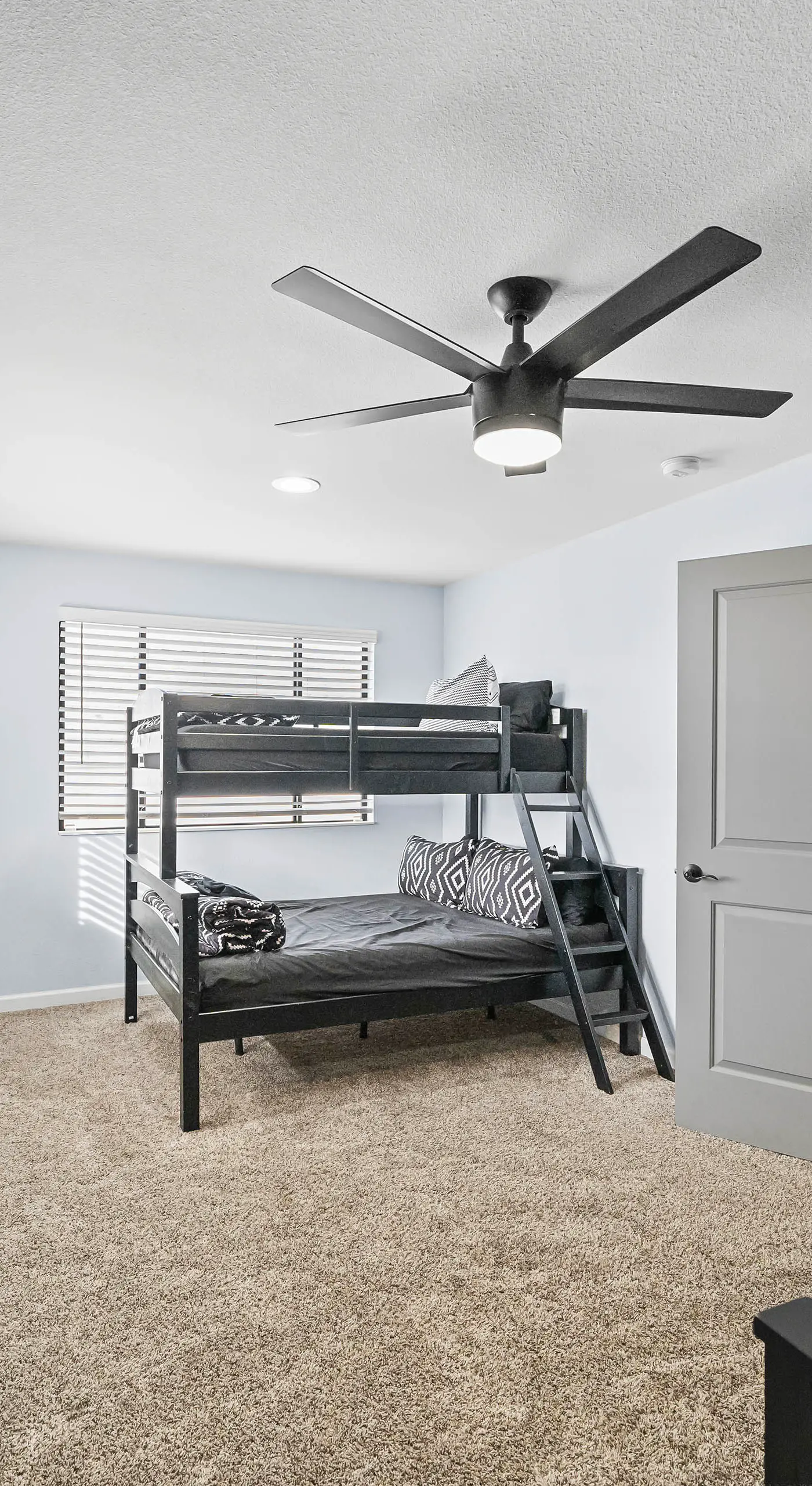 2 Mi to Lake Havasu: Group Oasis w/ Views + Games
