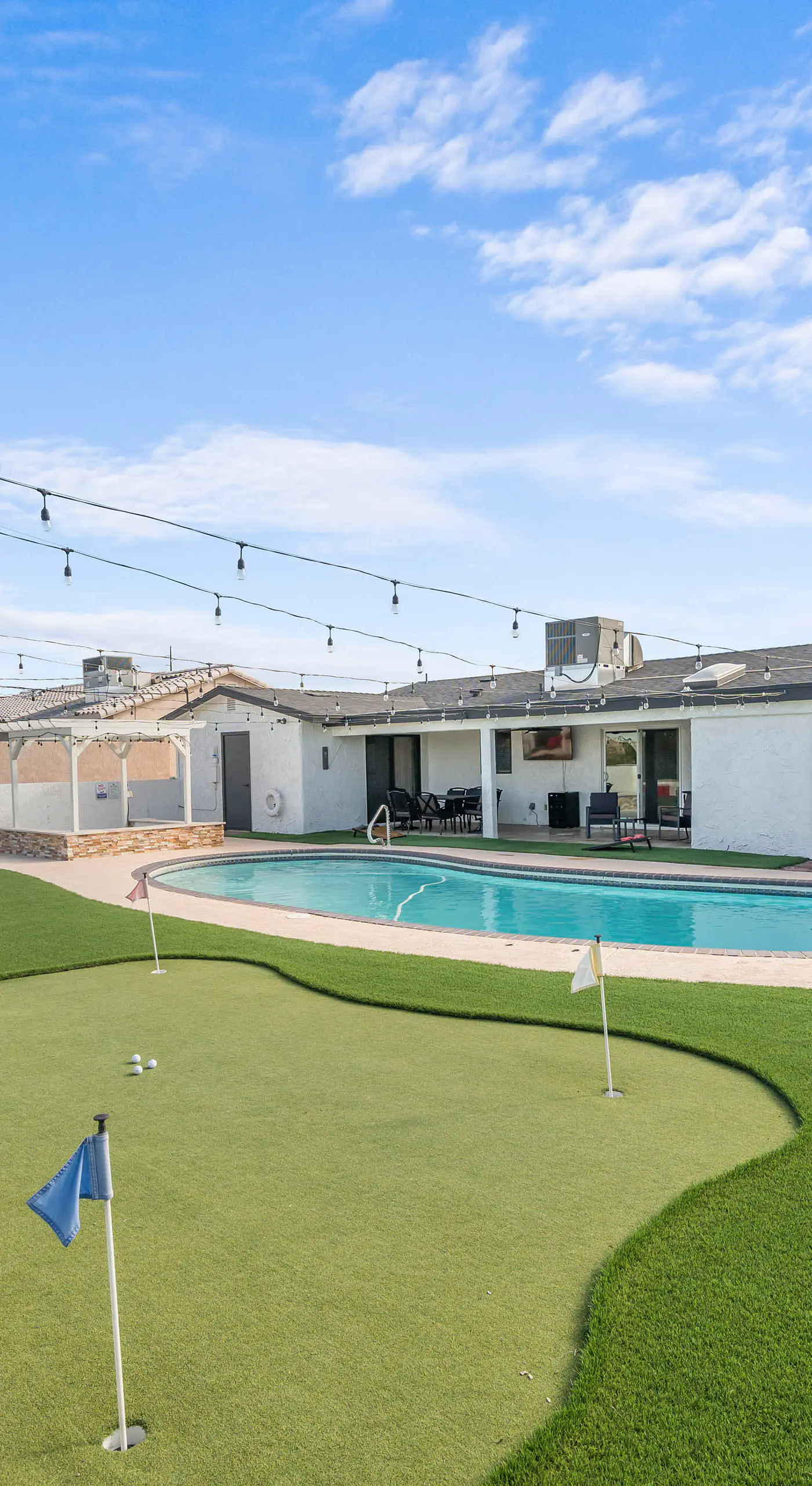 2 Mi to Lake Havasu: Group Oasis w/ Views + Games