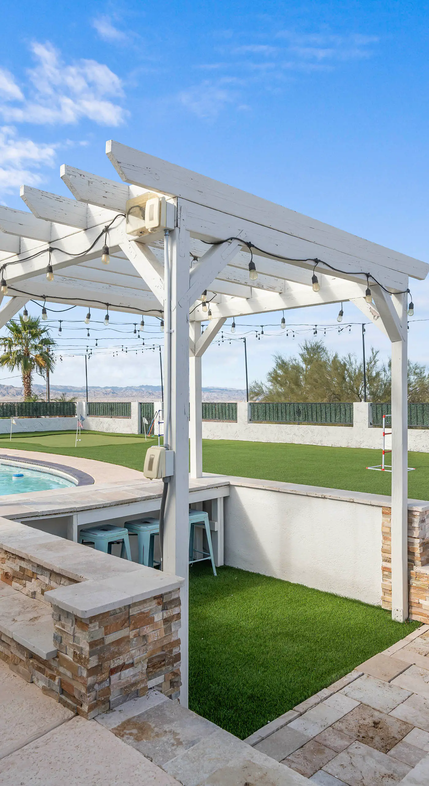 2 Mi to Lake Havasu: Group Oasis w/ Views + Games