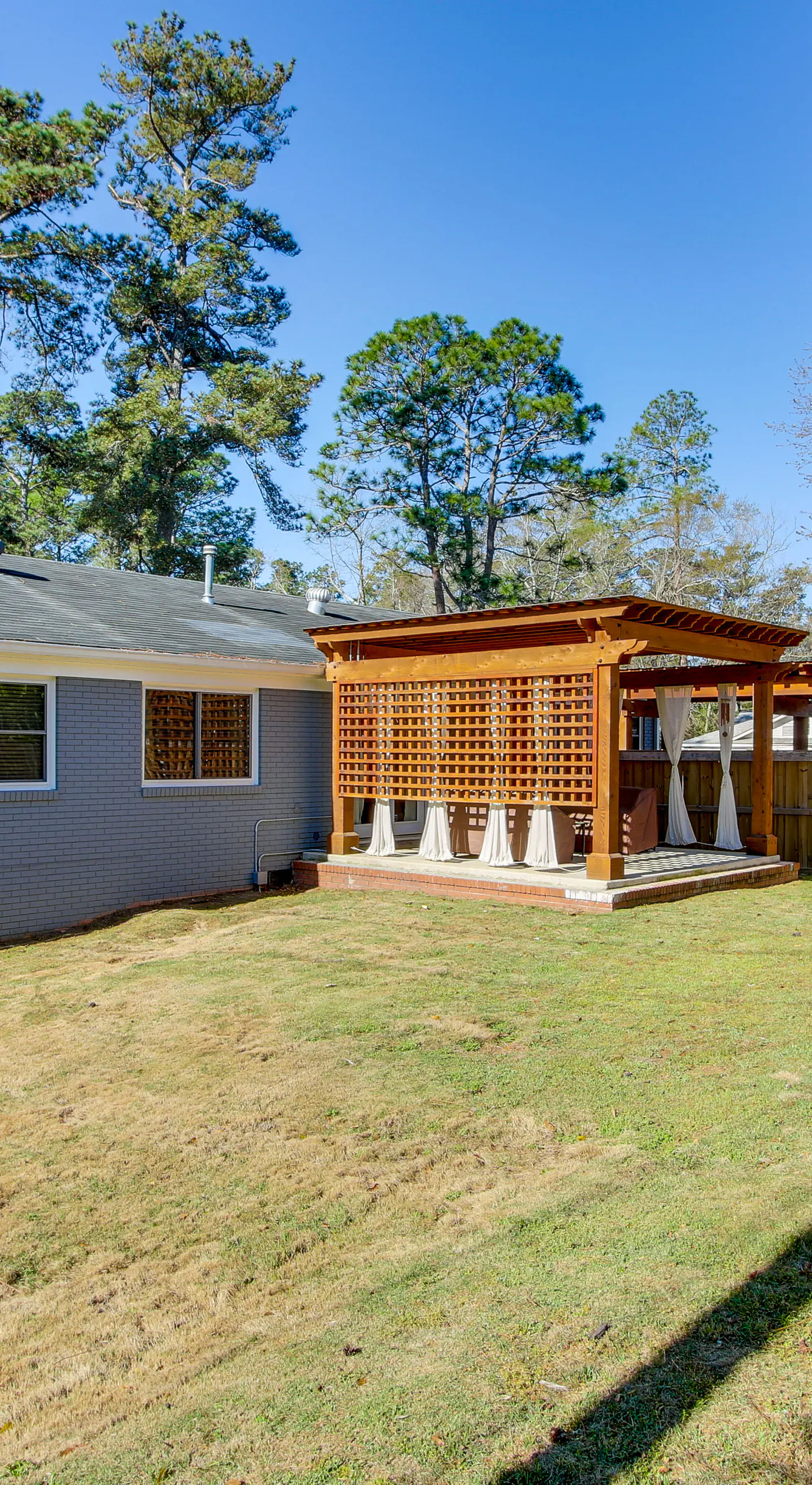 2 Mi to Historic Horse District: Dog-Friendly Home