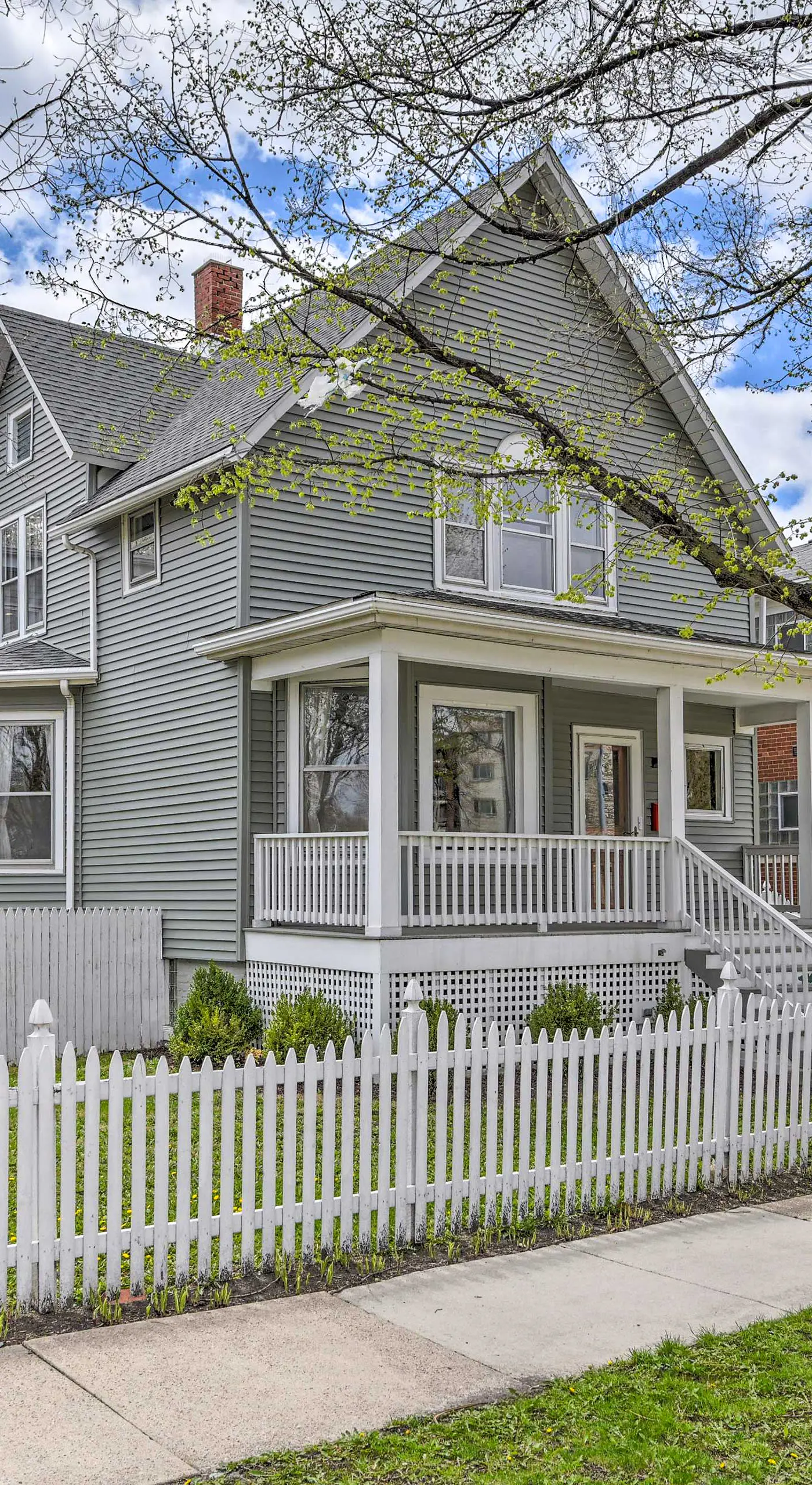 Spacious Oak Park Home, 11 Mi to Downtown Chicago!