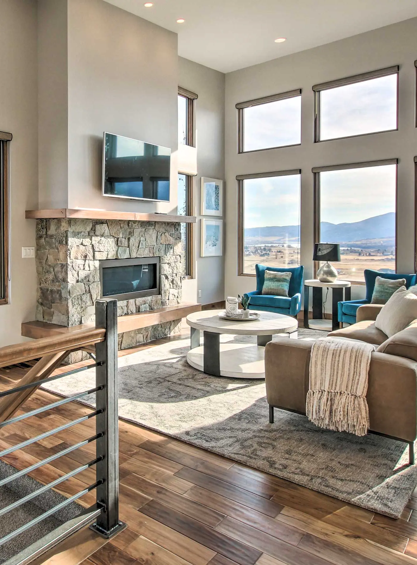Modern Townhome w/ Mtn Views < 7 Mi to Ski Resorts