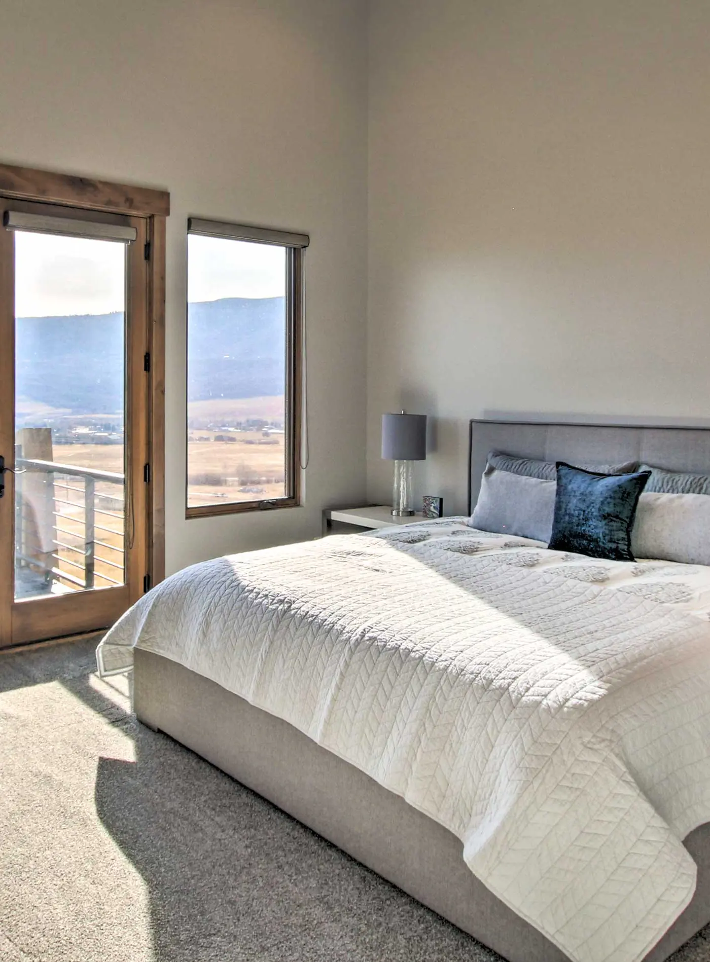 Modern Townhome w/ Mtn Views < 7 Mi to Ski Resorts