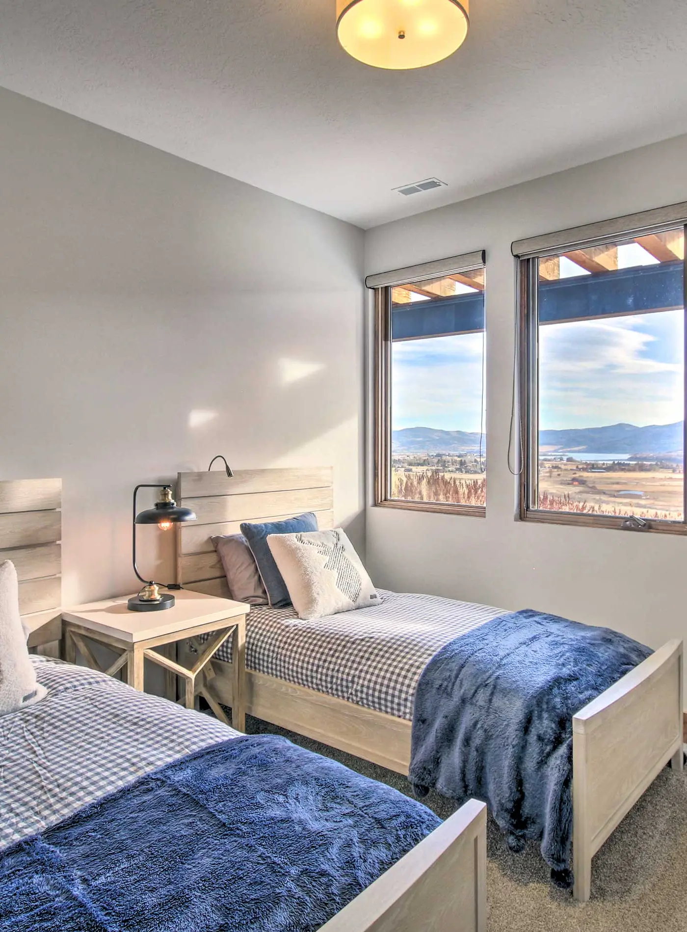 Modern Townhome w/ Mtn Views < 7 Mi to Ski Resorts