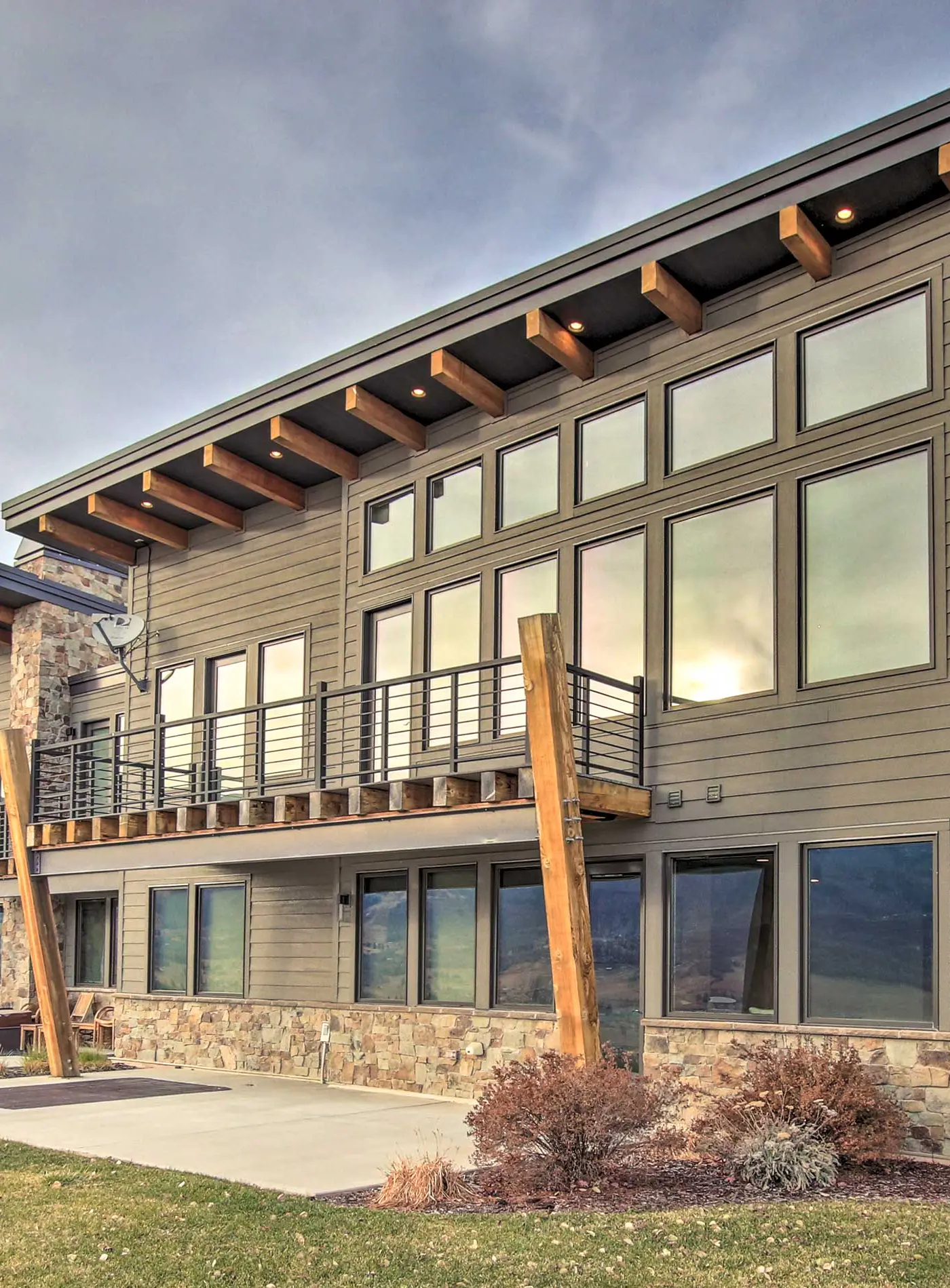 Modern Townhome w/ Mtn Views < 7 Mi to Ski Resorts