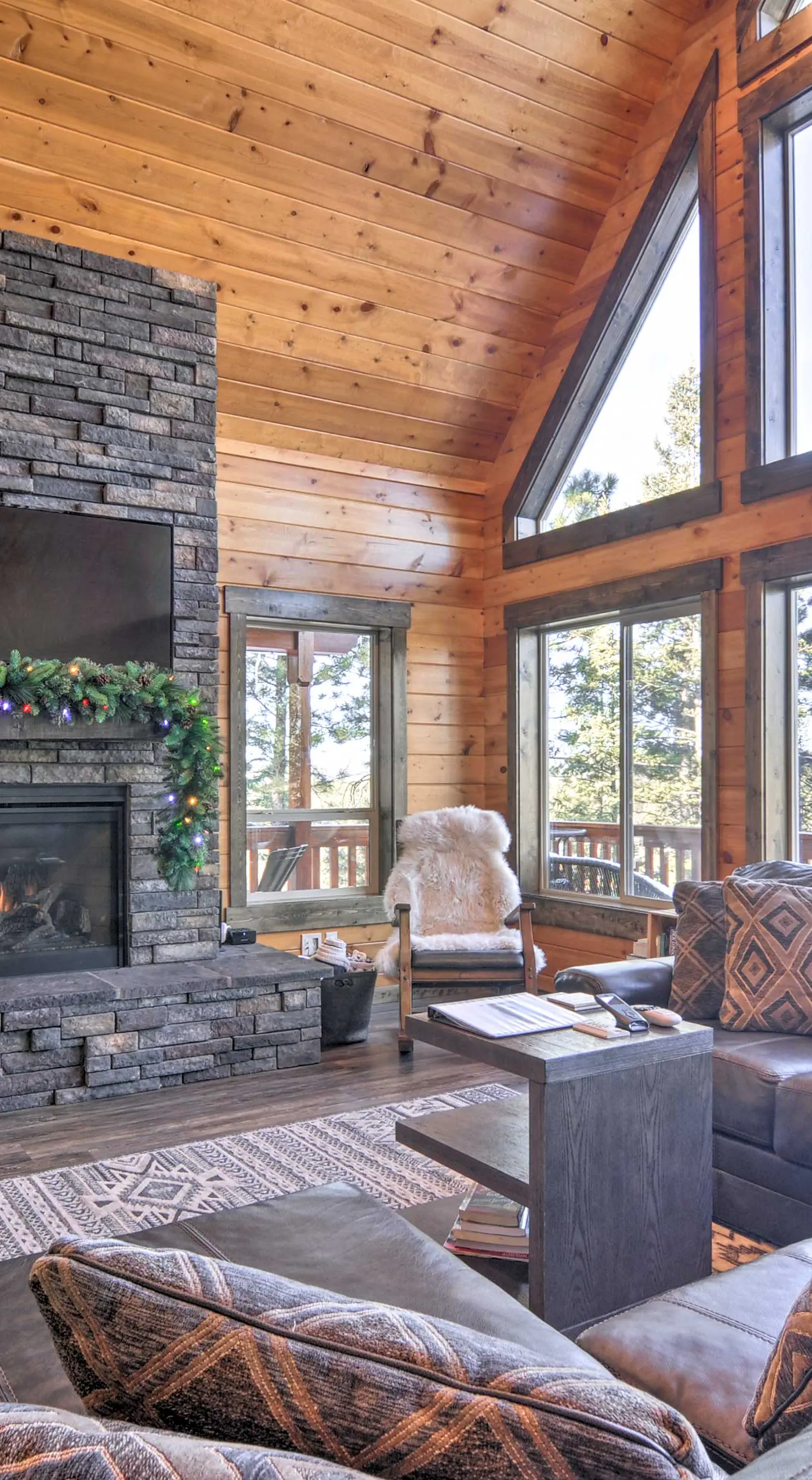 'Longview Lodge' w/ Furnished Deck & Fire Pit!