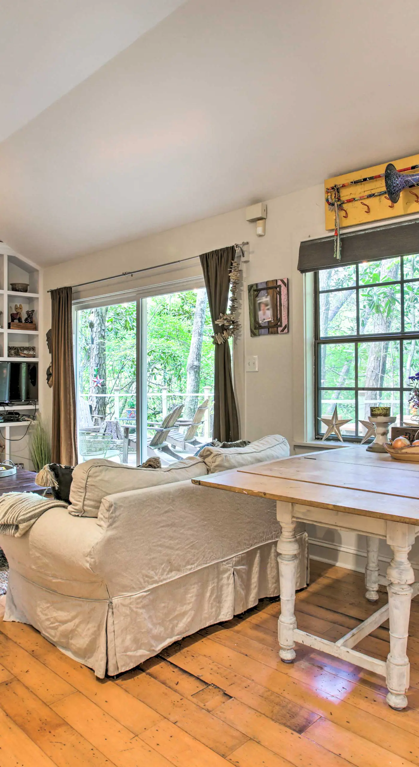 Enchanting 'Whitney Cabin' w/ Beach & Creek!
