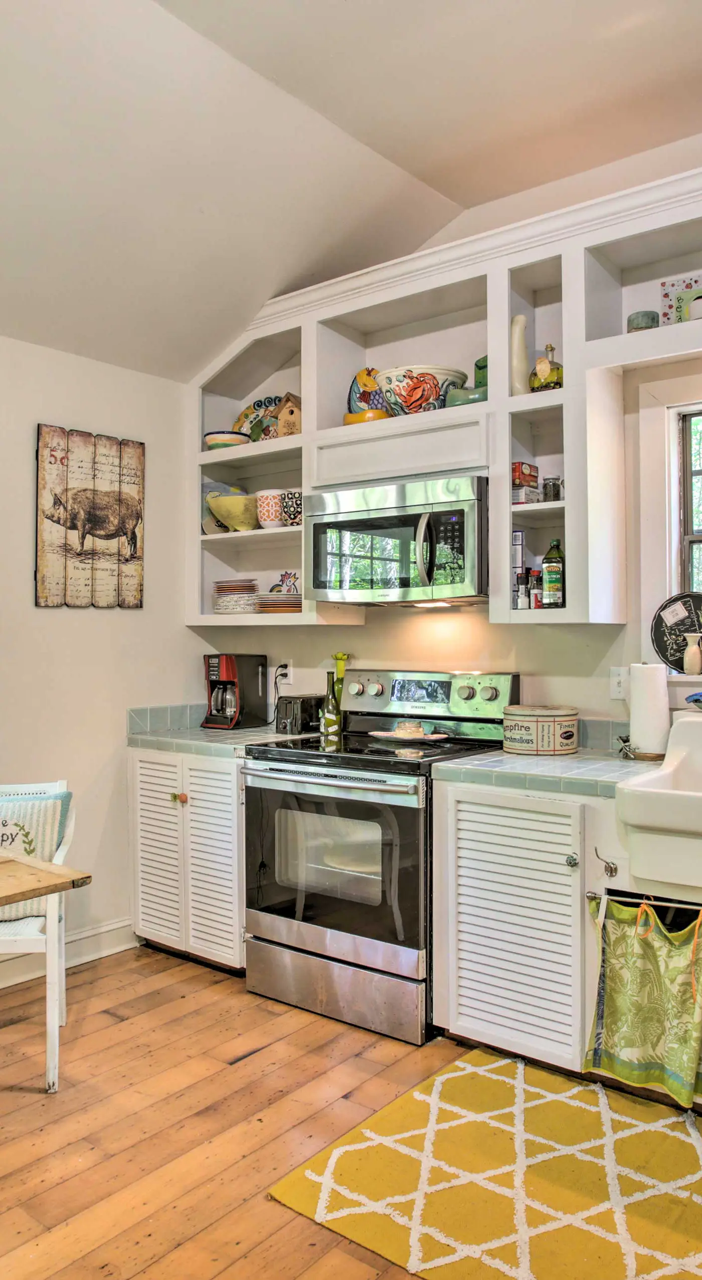 Enchanting 'Whitney Cabin' w/ Beach & Creek!