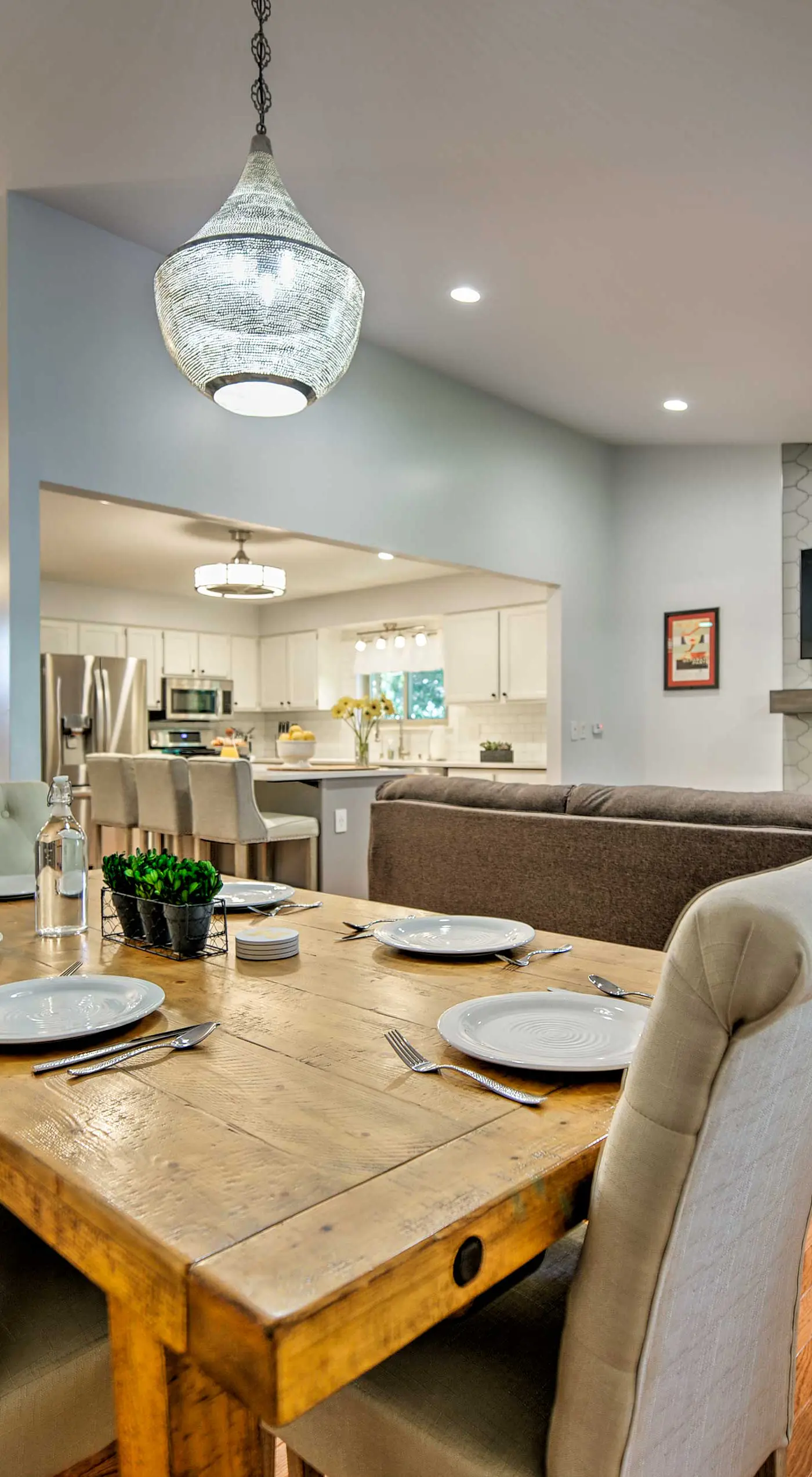 < 2 Mi to the Big House: Family-Friendly Home!