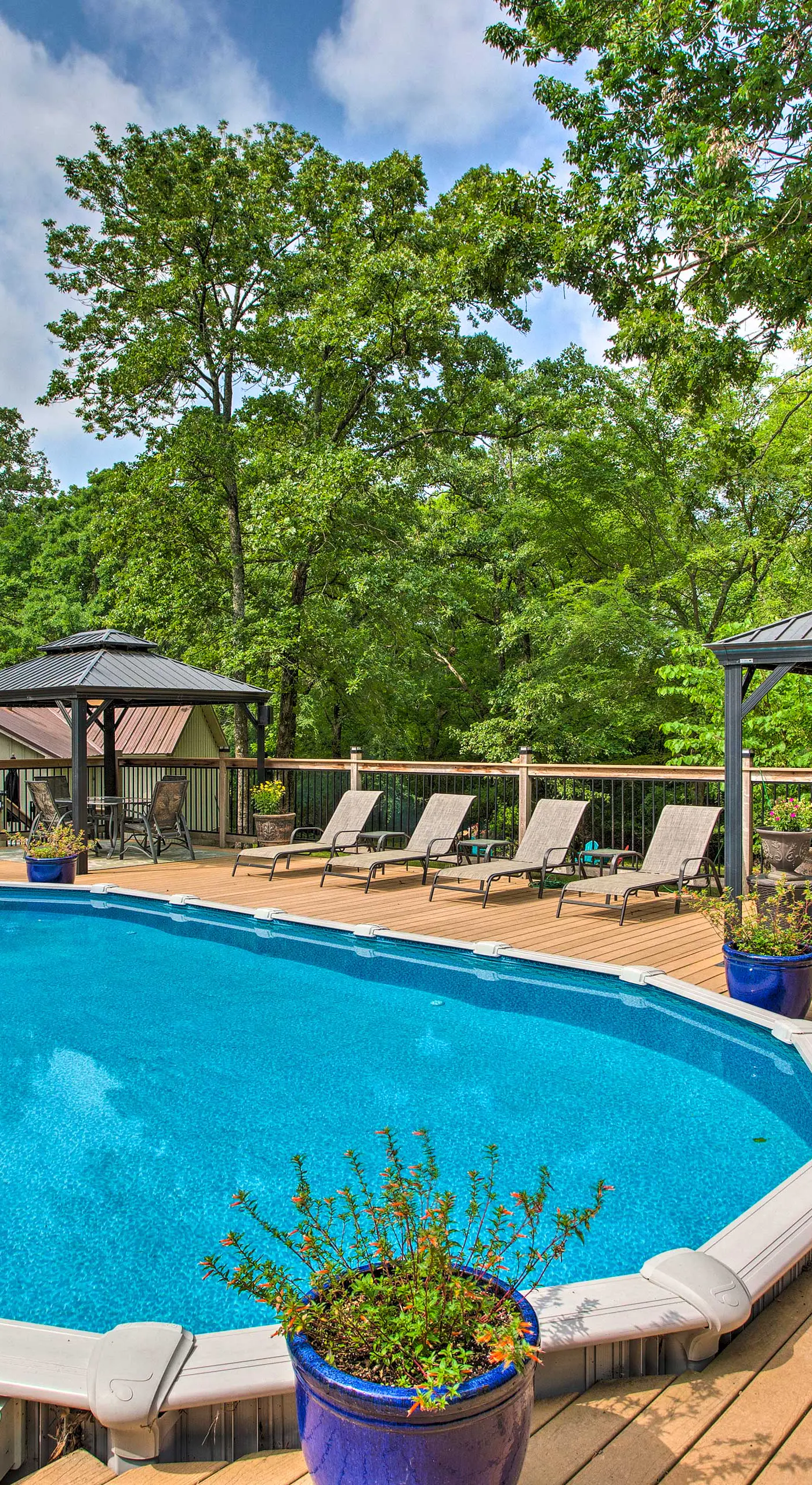 Happy Trails Hideout w/ New Bunk House &  Hot Tub!