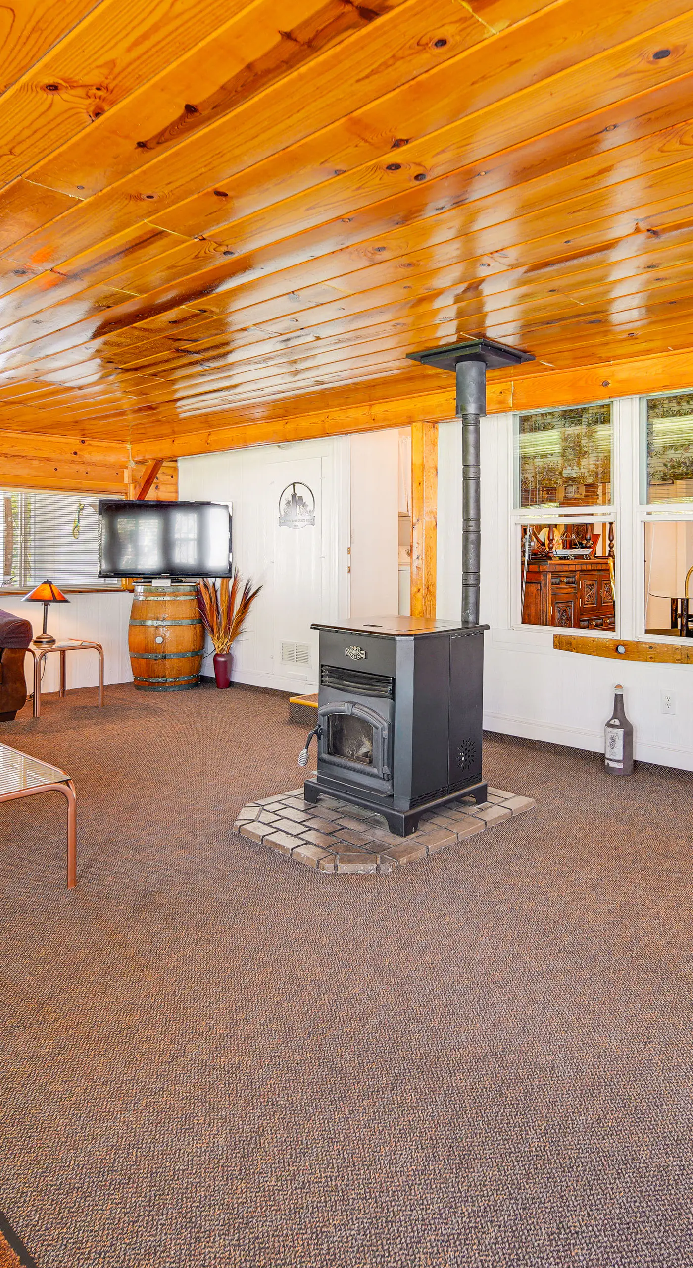 ‘Mtn Gate Guest House’ ~ 6 Mi to Shasta Lake!