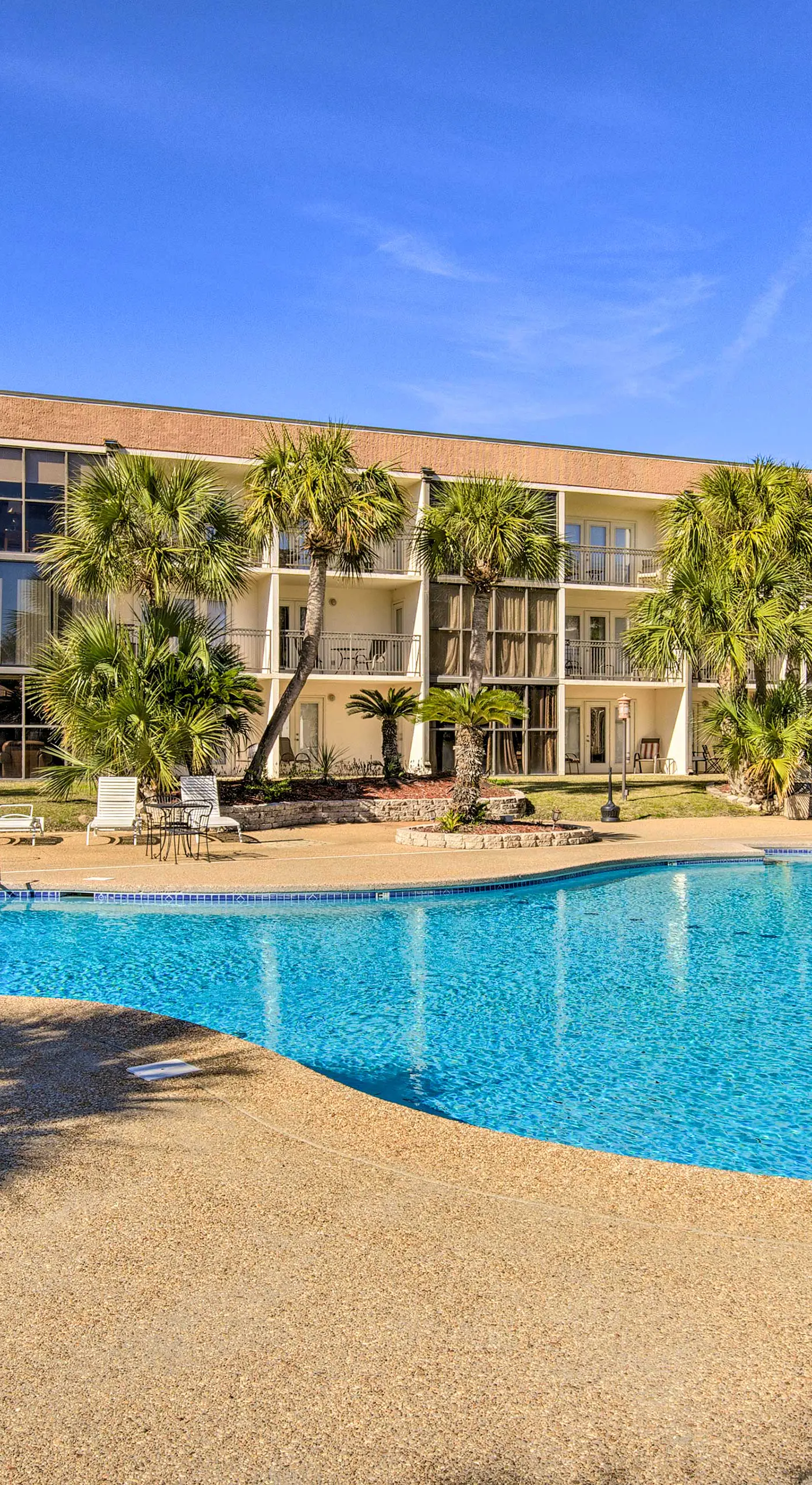 Biloxi Condo w/ Pool Access - Steps to Beach!