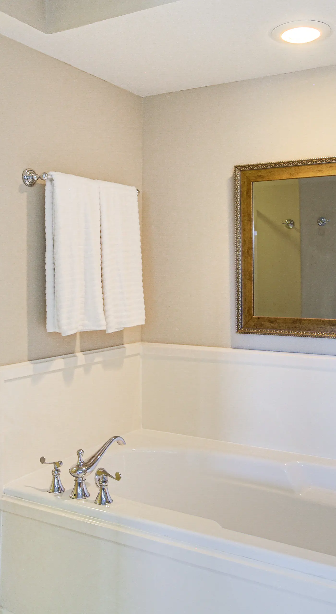 Biloxi Condo w/ Pool Access - Steps to Beach!