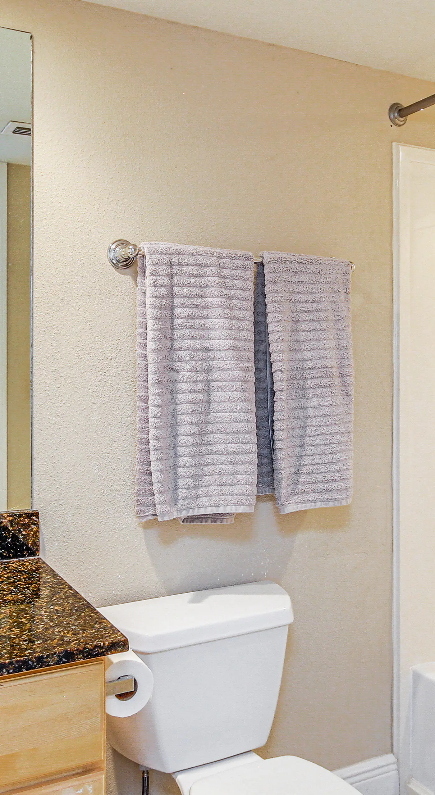 Biloxi Condo w/ Pool Access - Steps to Beach!