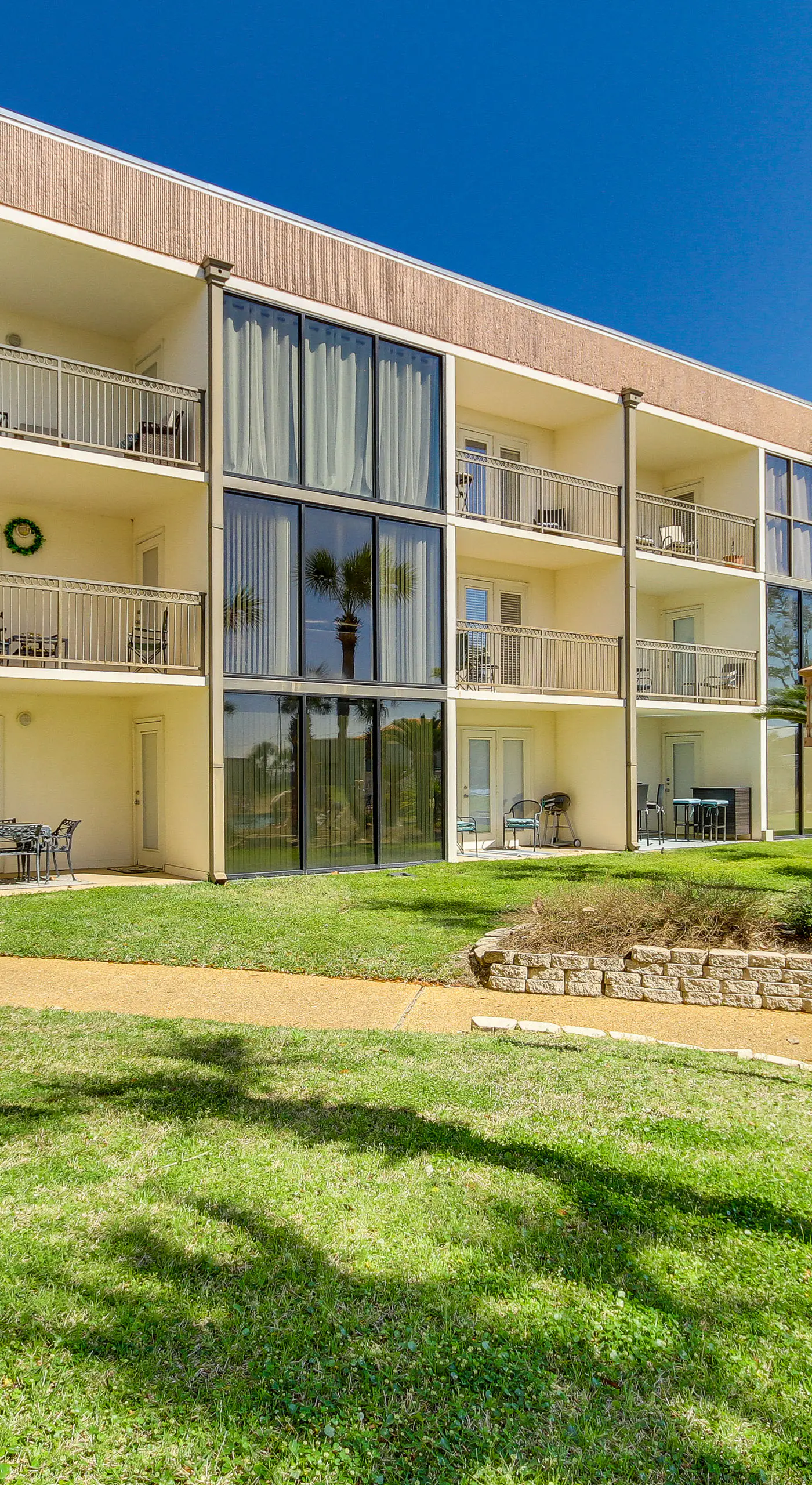 Biloxi Condo w/ Pool Access - Steps to Beach!