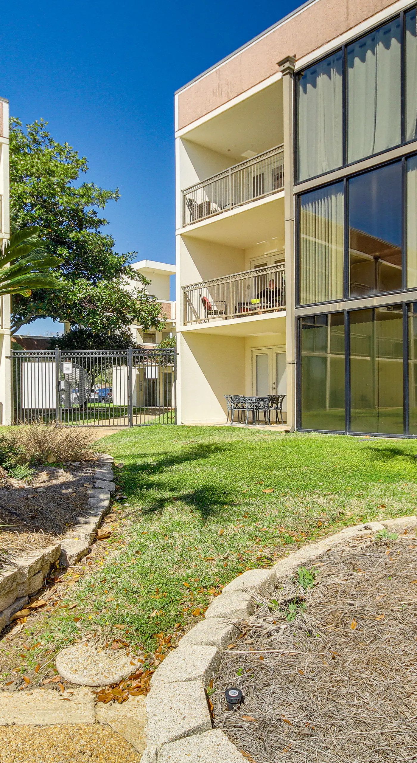 Biloxi Condo w/ Pool Access - Steps to Beach!