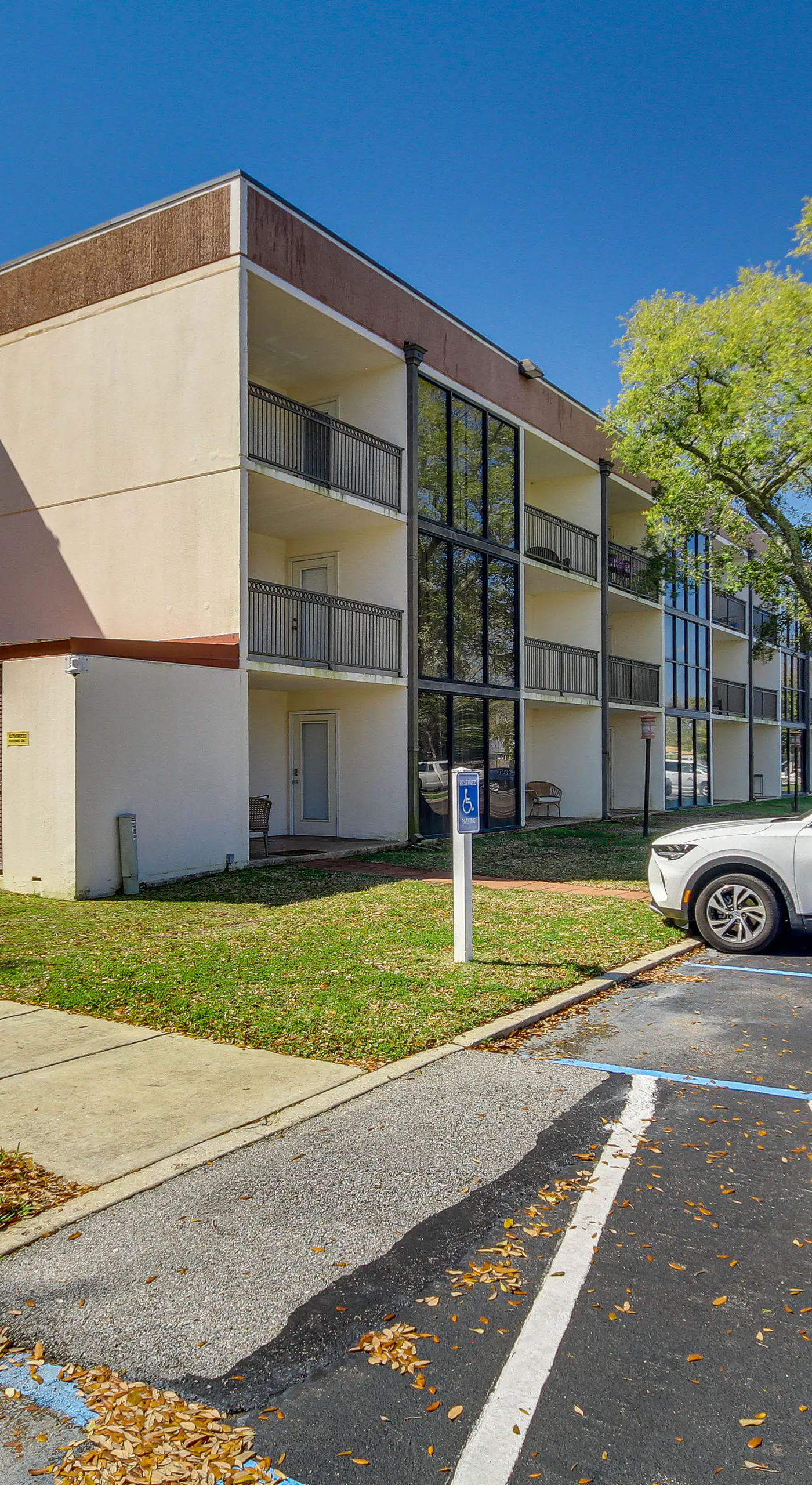 Biloxi Condo w/ Pool Access - Steps to Beach!