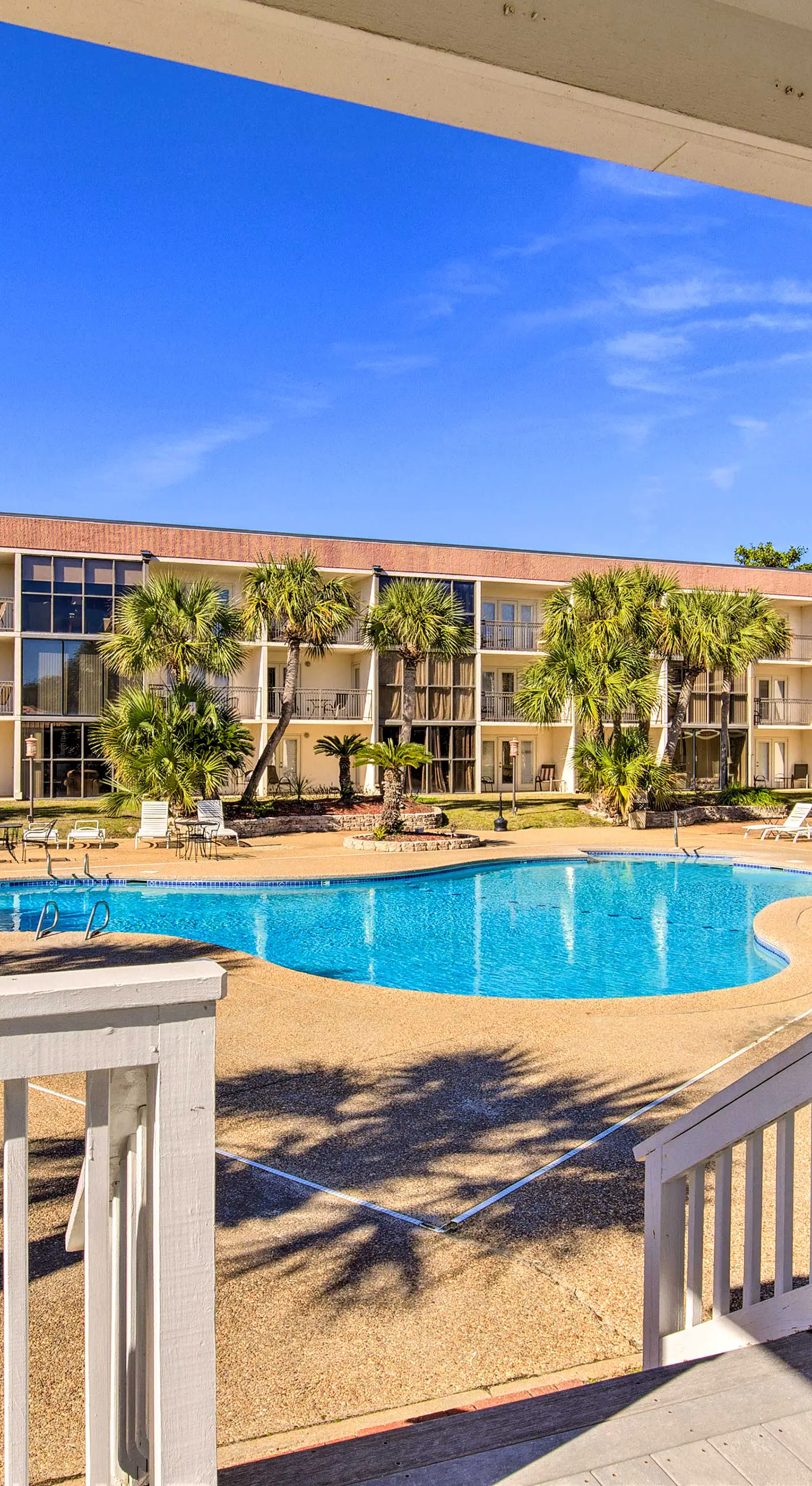 Biloxi Condo w/ Pool Access - Steps to Beach!
