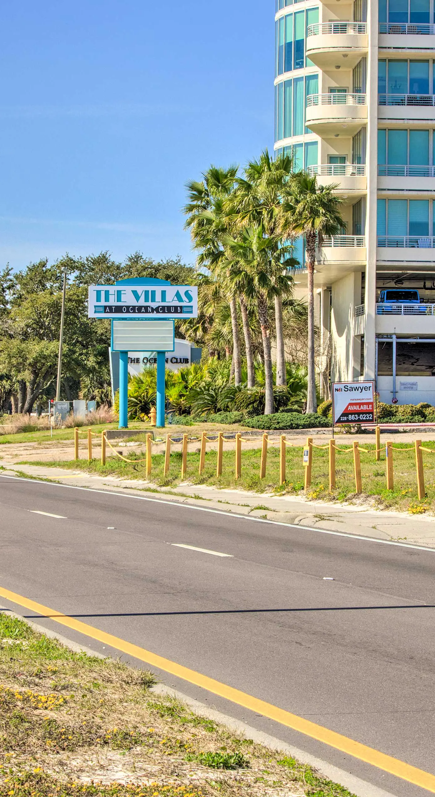 Biloxi Condo w/ Pool Access - Steps to Beach!
