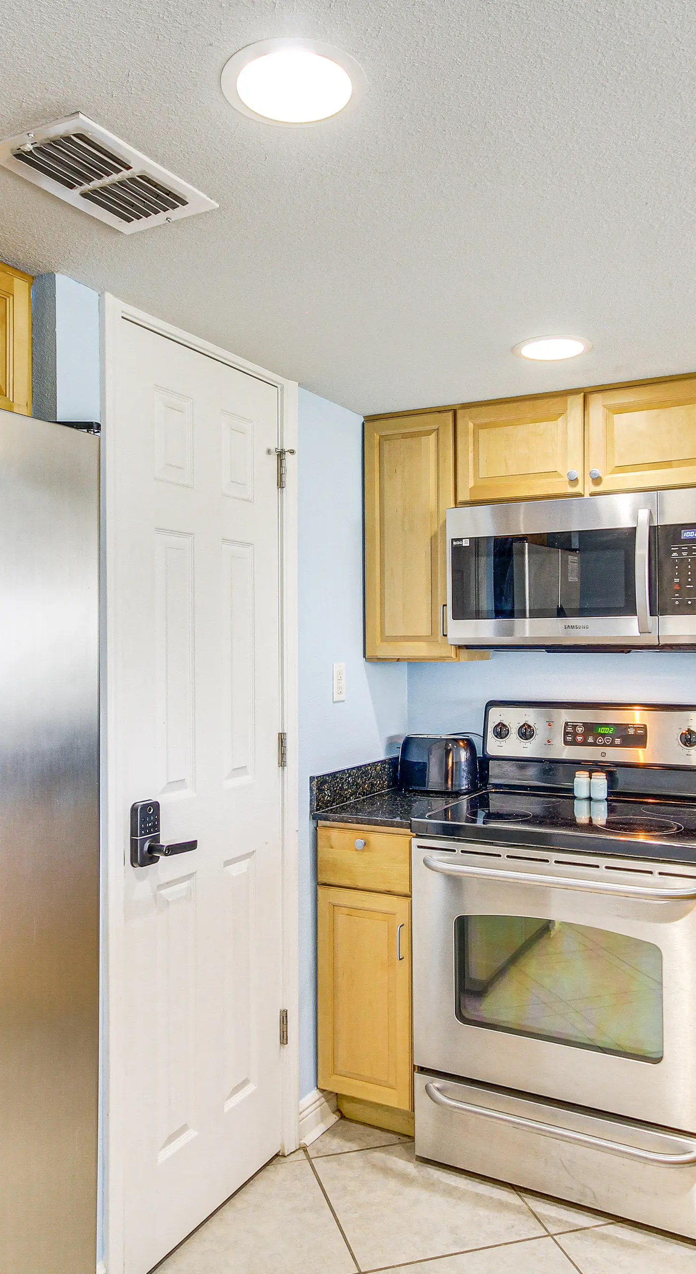 Biloxi Condo w/ Pool Access - Steps to Beach!