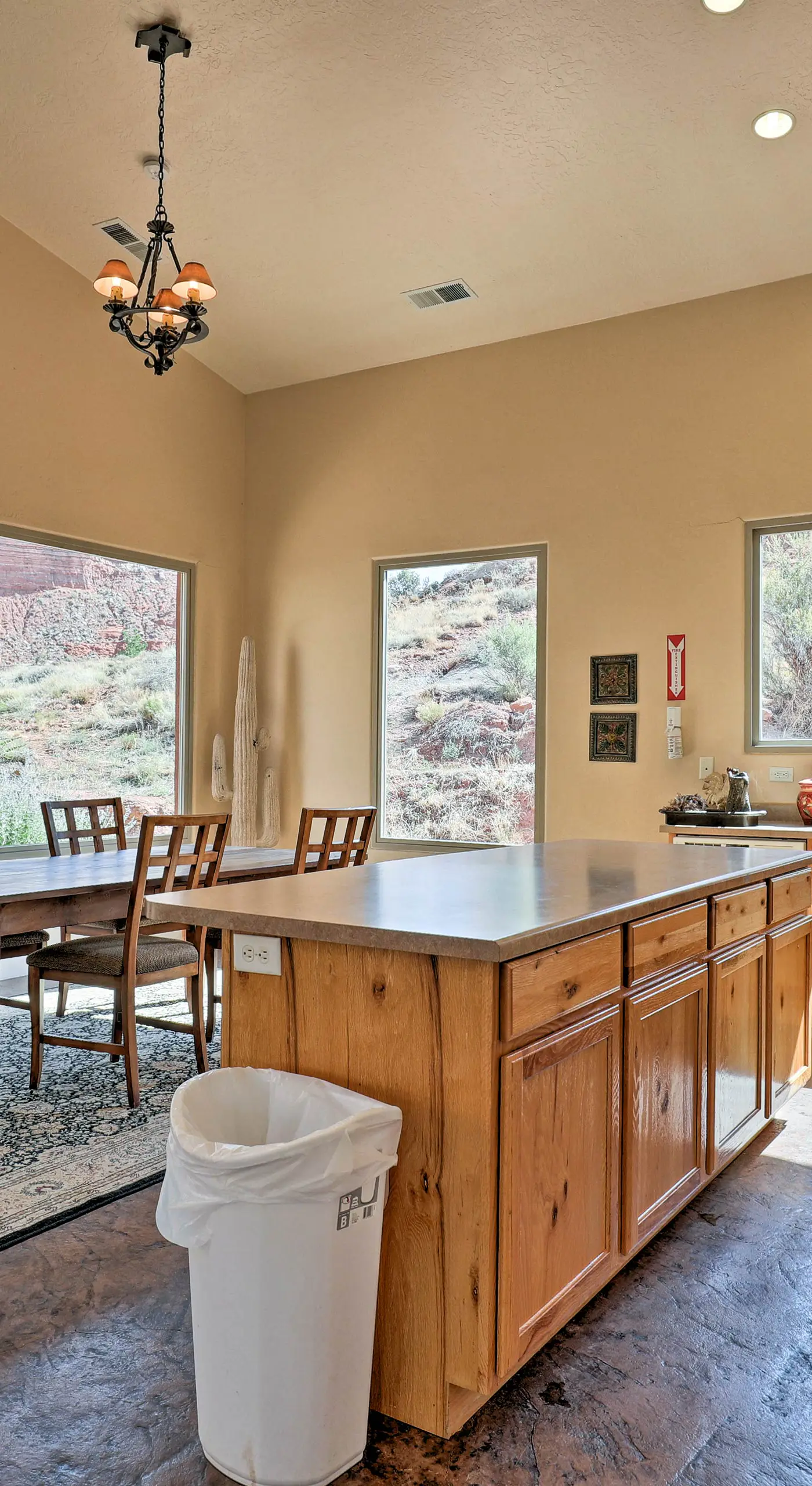 Day Trip to Zion: Home w/ Fire Pit & Pool Access