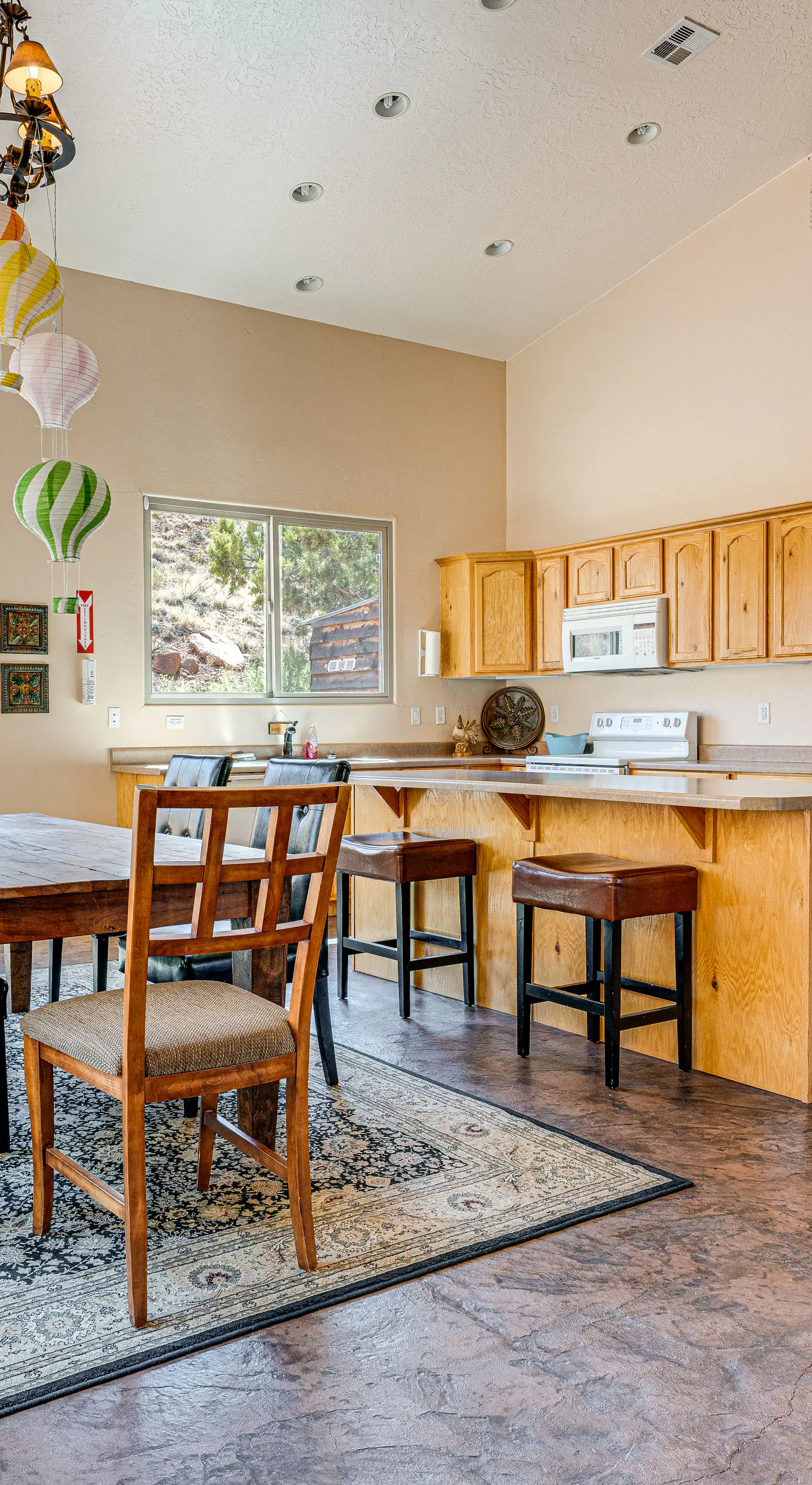 Gorgeous Kanab Home: Canyon Views & Pool Access!