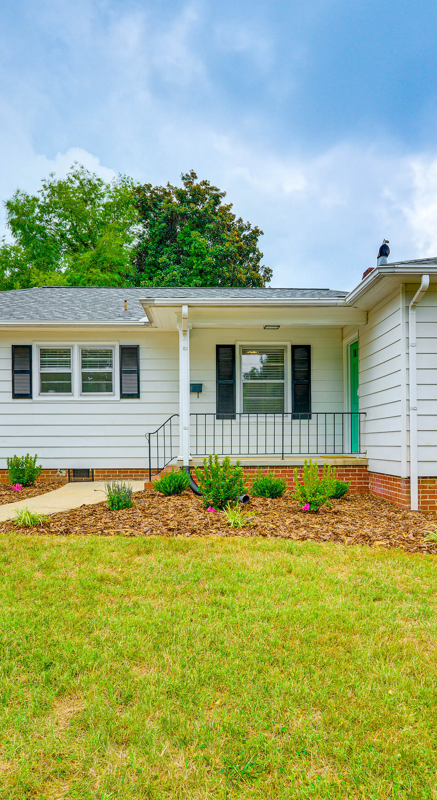 'Dogwood Cottage' w/ Fireplace: 1 Mi to University