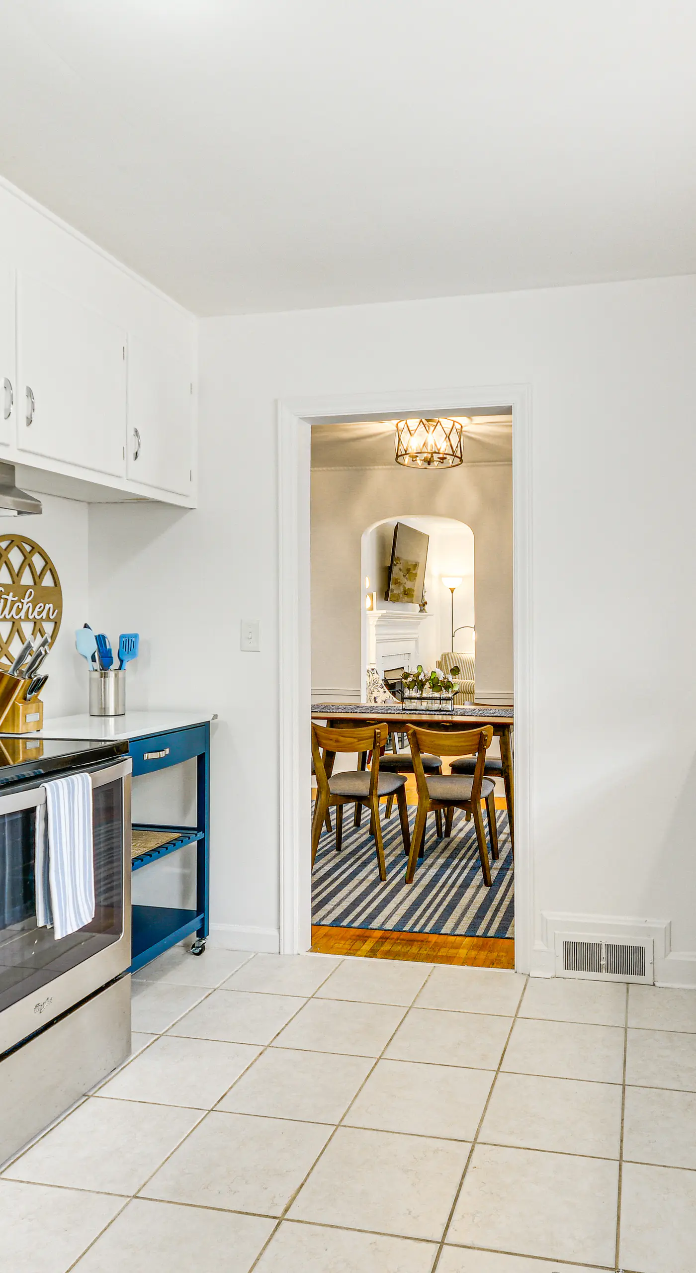 'Dogwood Cottage' w/ Fireplace: 1 Mi to University