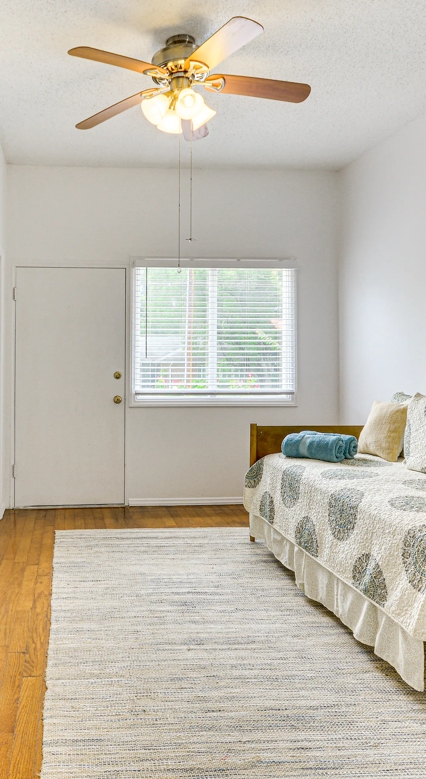 'Dogwood Cottage' w/ Fireplace: 1 Mi to University
