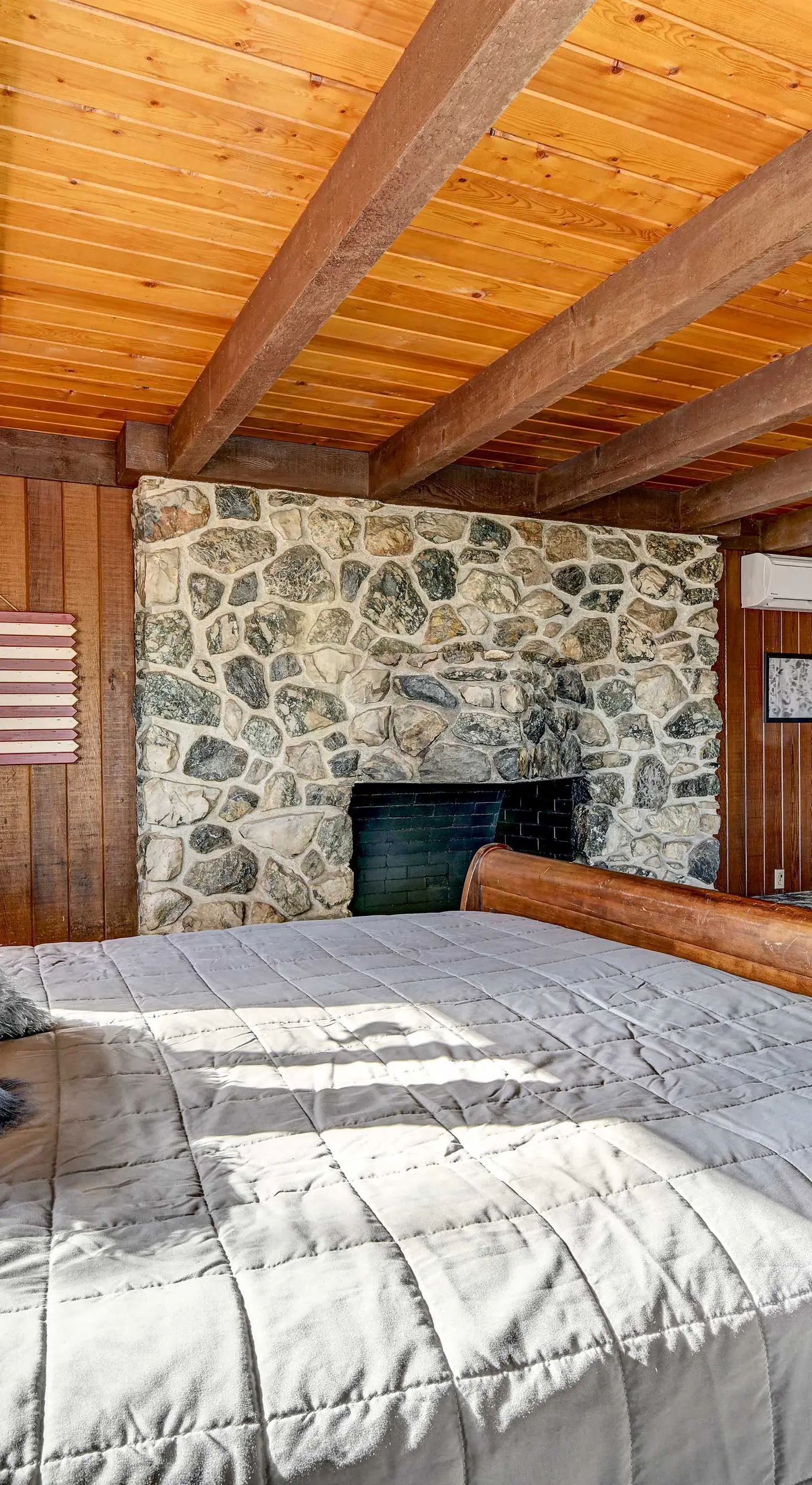 Pet-Friendly Grants Pass Home w/ Hot Tub!