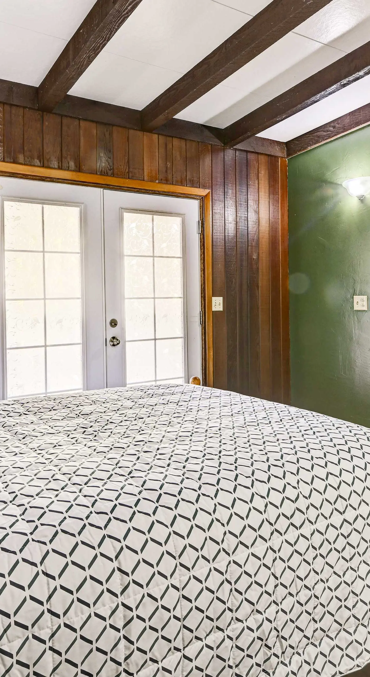 Pet-Friendly Grants Pass Home w/ Hot Tub!