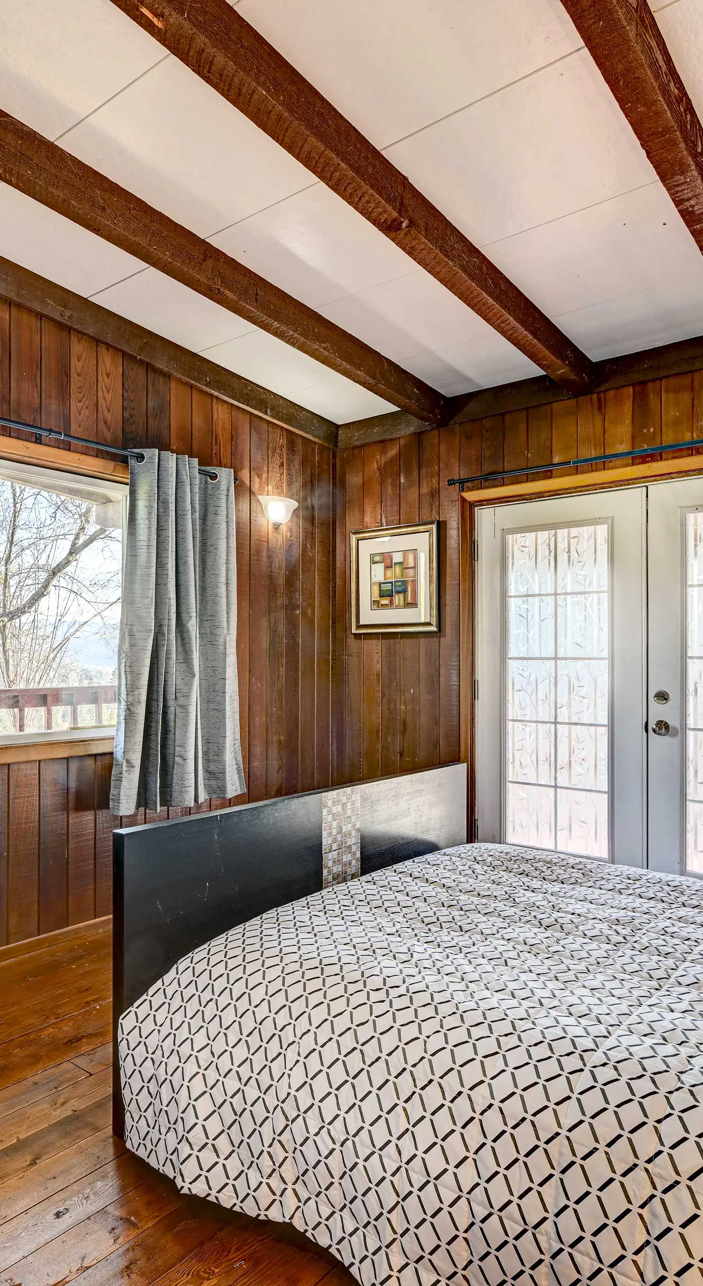 Pet-Friendly Grants Pass Home w/ Hot Tub!