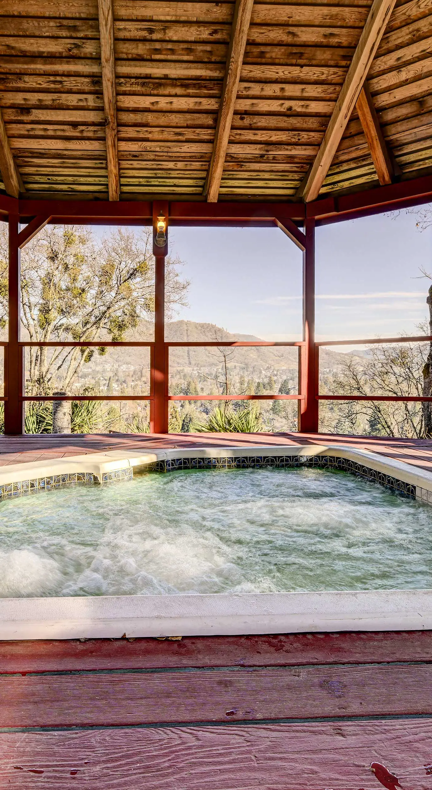 Pet-Friendly Grants Pass Home w/ Hot Tub!