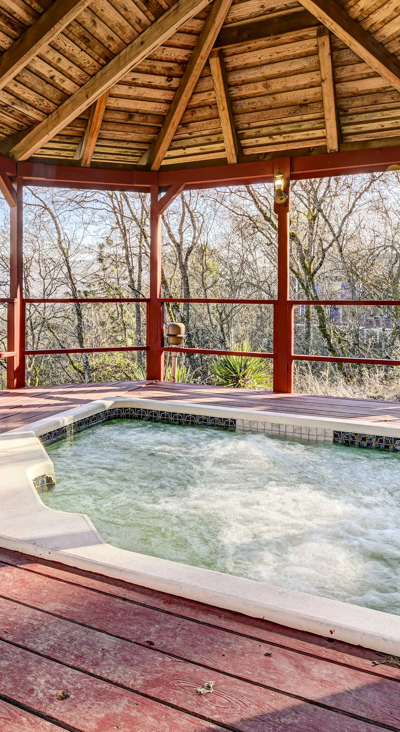 Pet-Friendly Grants Pass Home w/ Hot Tub!