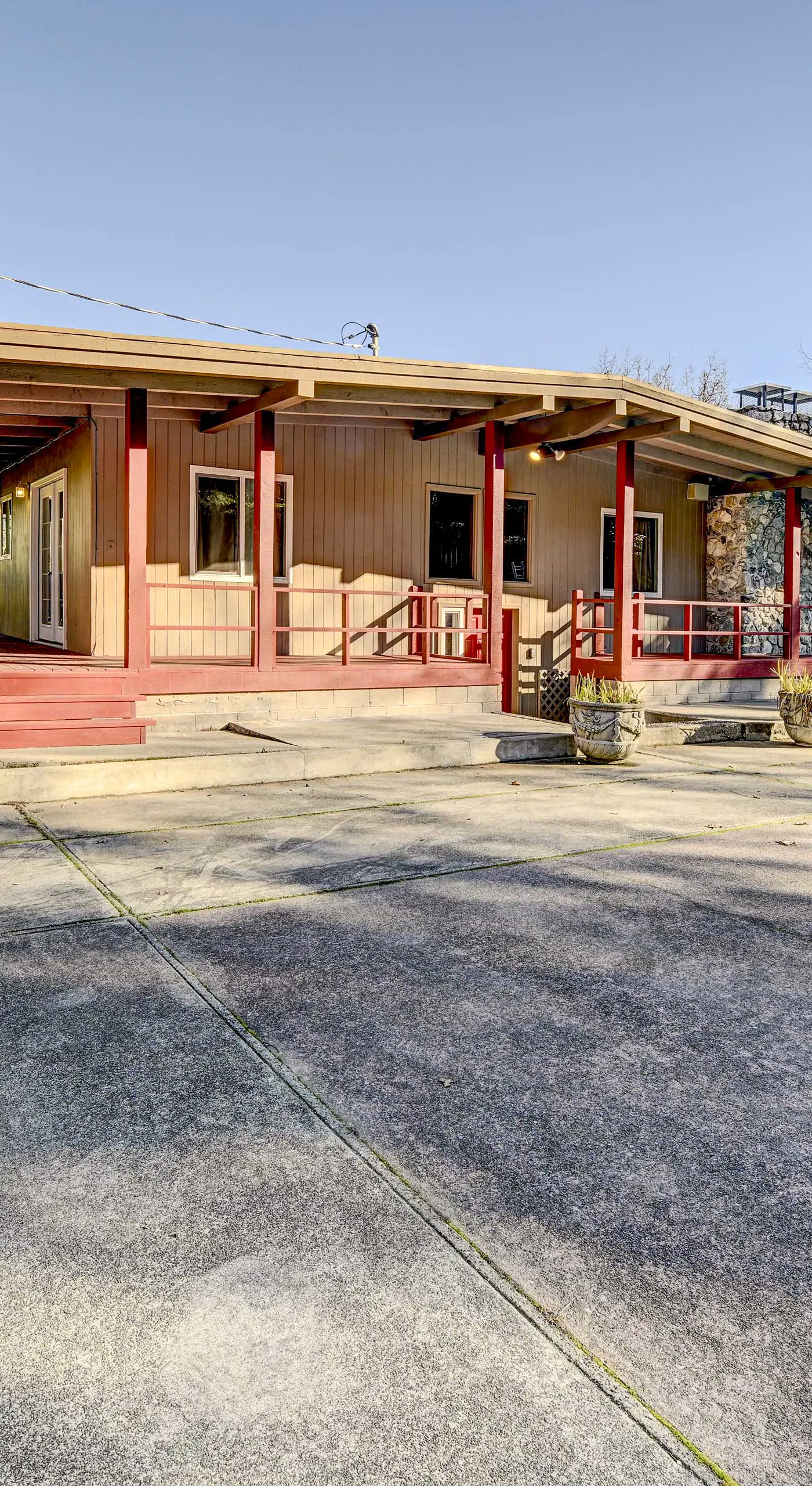 Pet-Friendly Grants Pass Home w/ Hot Tub!