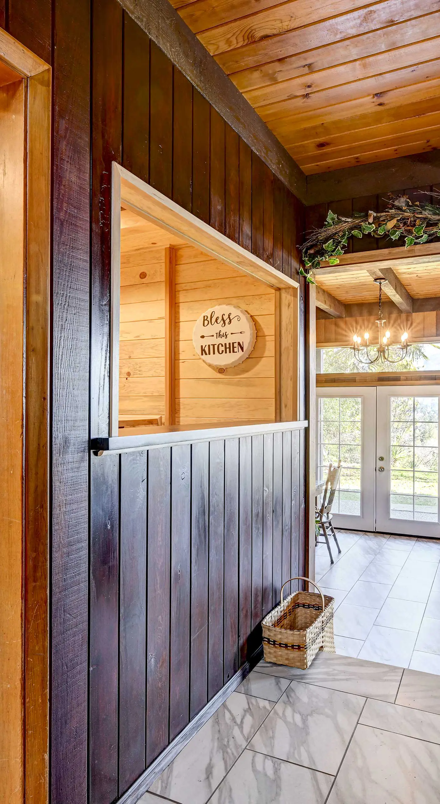 Pet-Friendly Grants Pass Home w/ Hot Tub!
