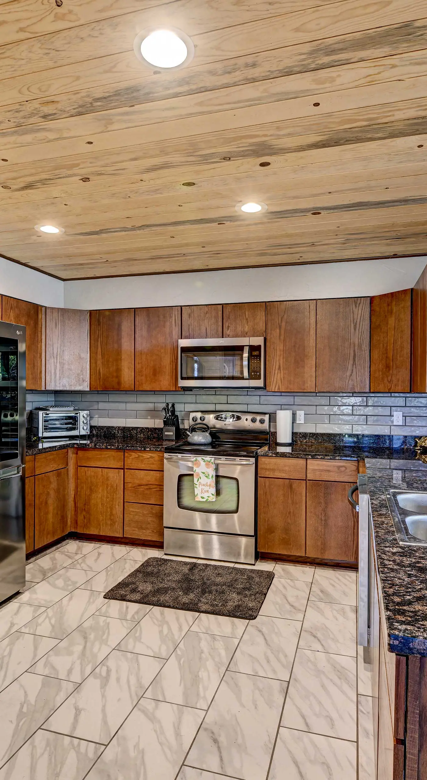 Pet-Friendly Grants Pass Home w/ Hot Tub!