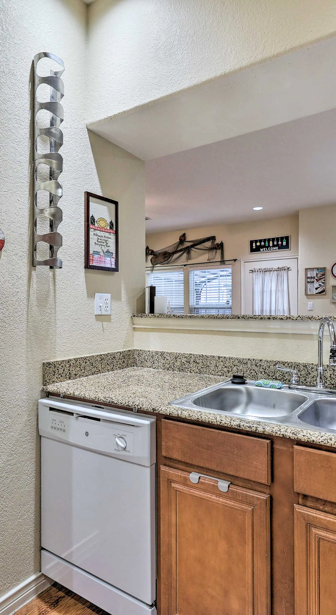 Walk to Lake: Townhome w/ Hot Tub in Afton!