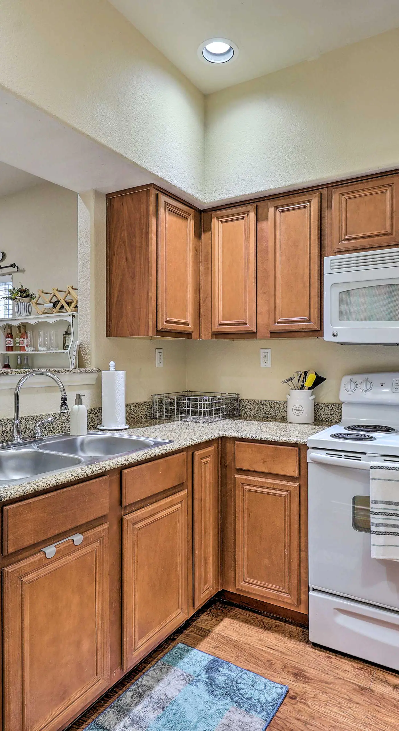 Walk to Lake: Townhome w/ Hot Tub in Afton!