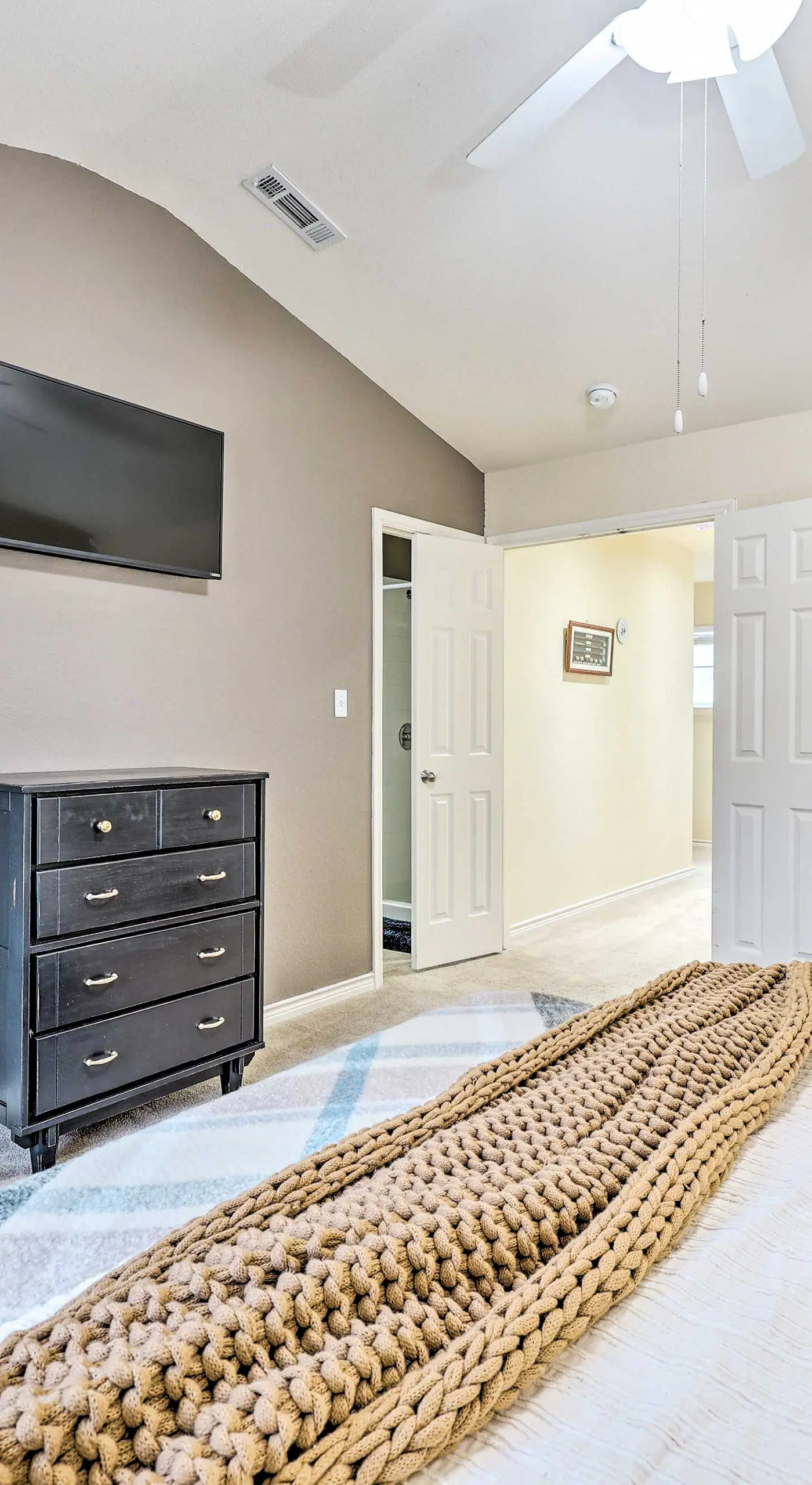 Walk to Lake: Townhome w/ Hot Tub in Afton!