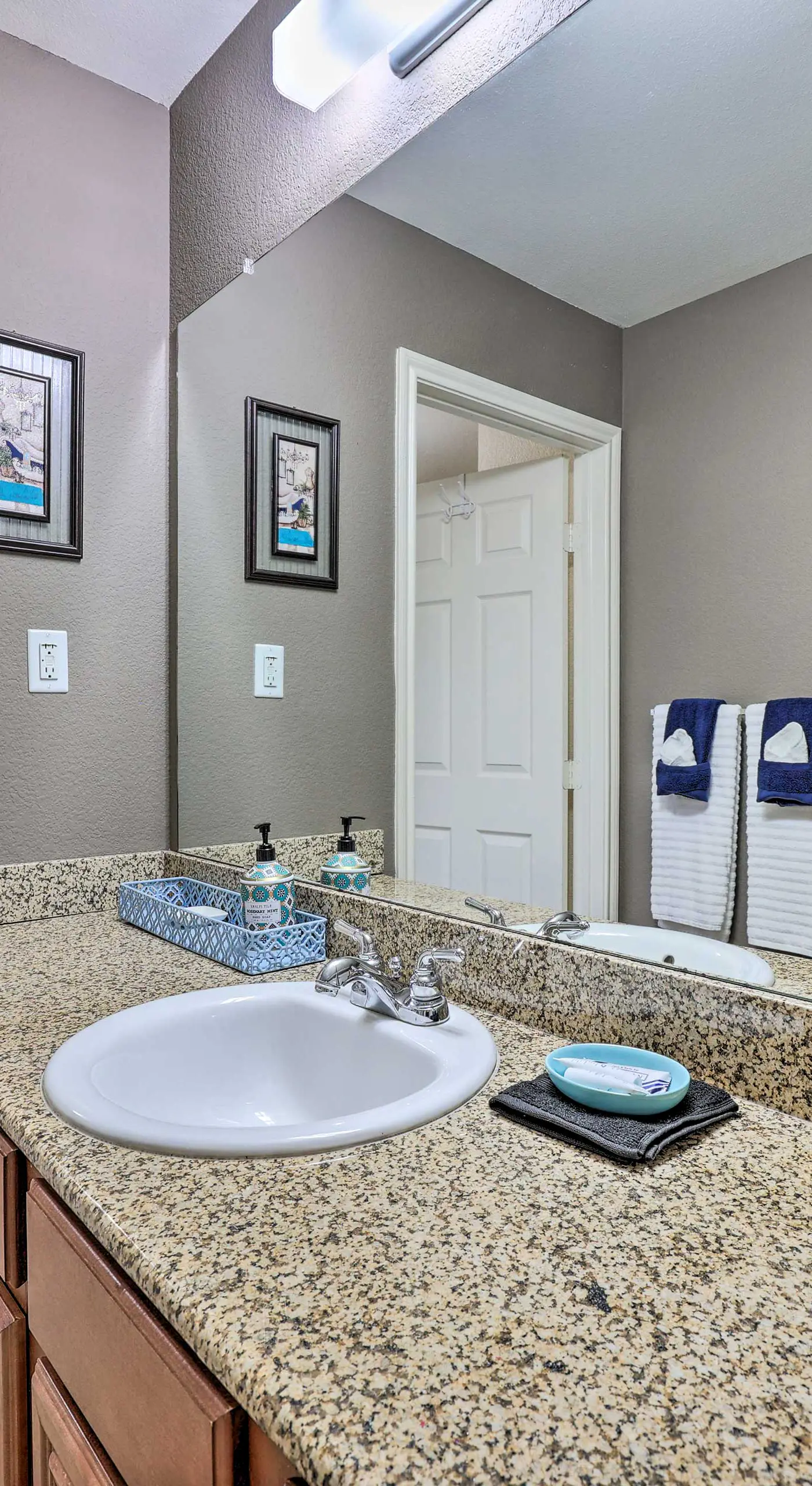 Walk to Lake: Townhome w/ Hot Tub in Afton!
