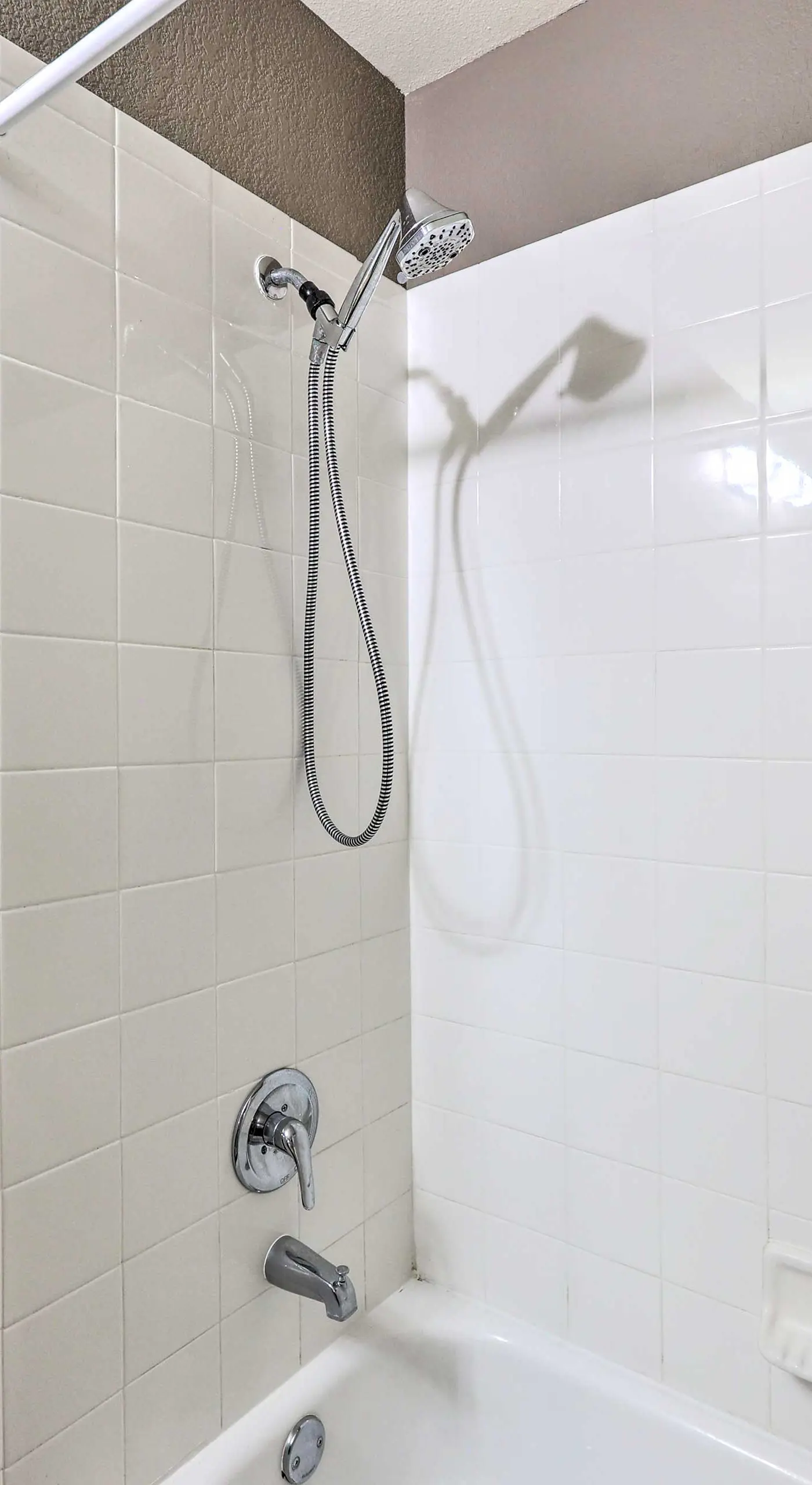 Walk to Lake: Townhome w/ Hot Tub in Afton!