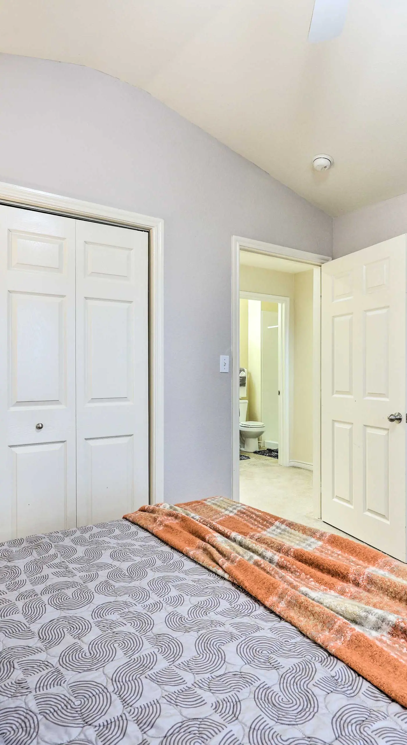 Walk to Lake: Townhome w/ Hot Tub in Afton!