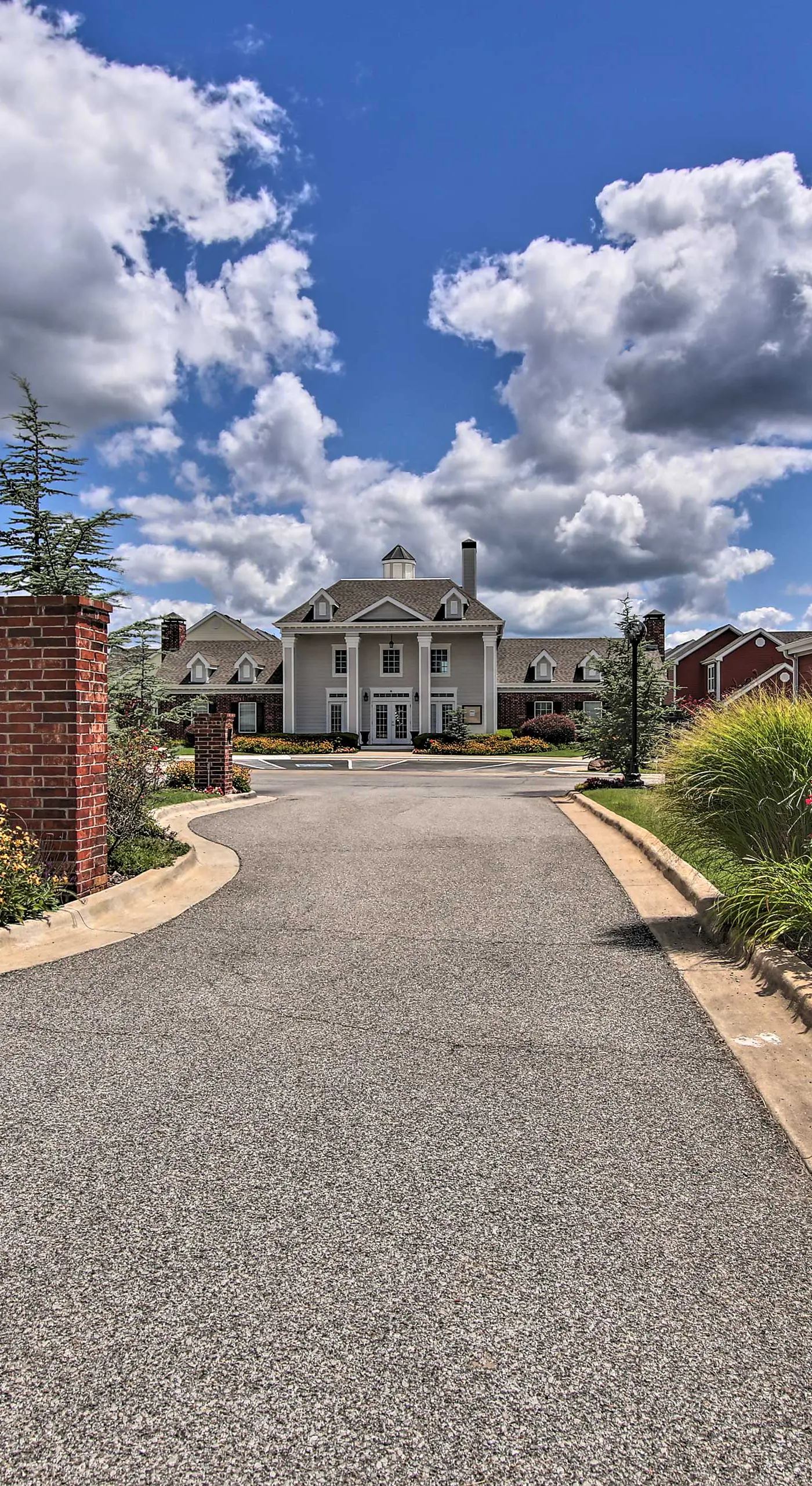 Walk to Lake: Townhome w/ Hot Tub in Afton!